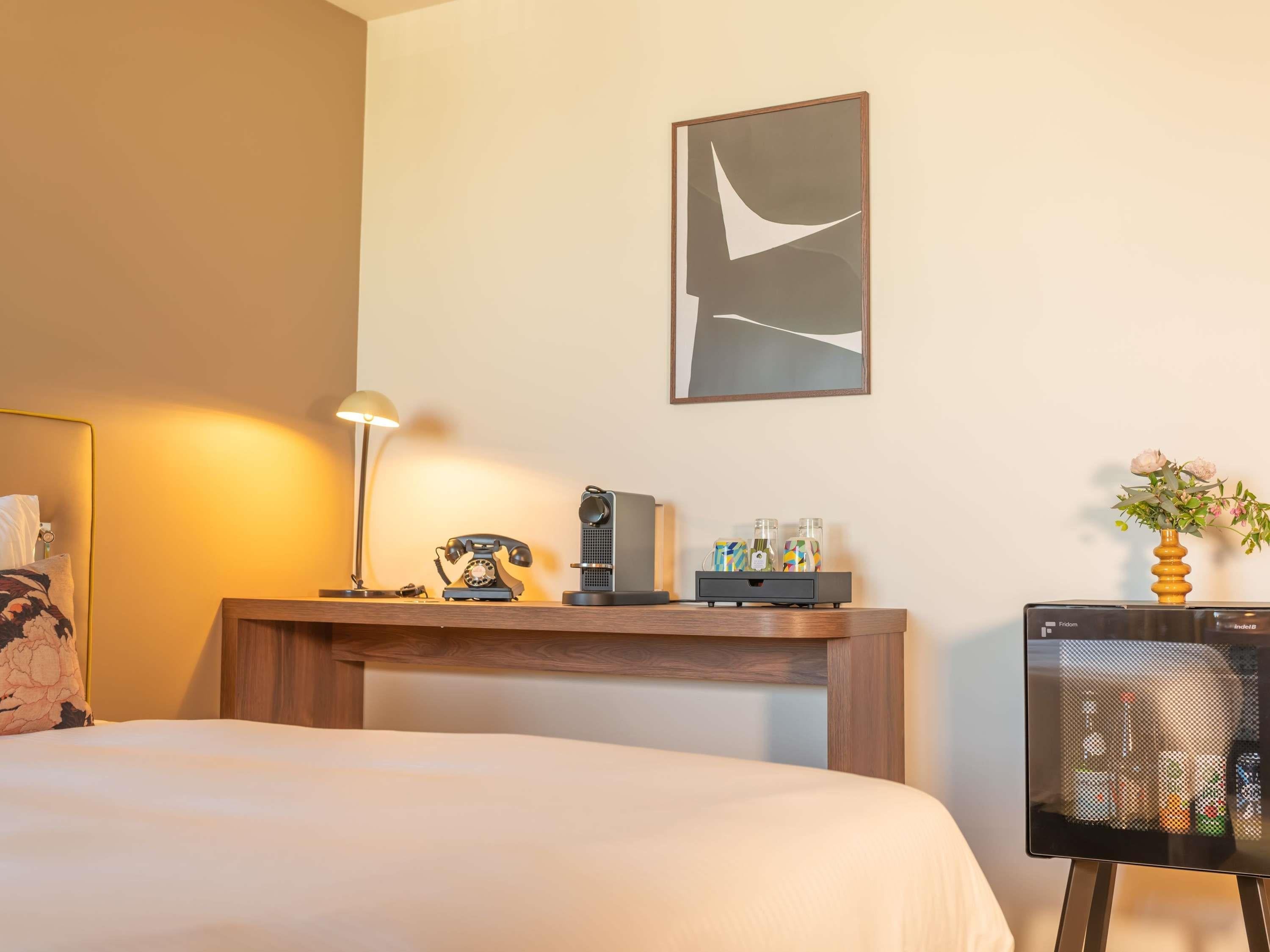 Double Deluxe Queen Bed