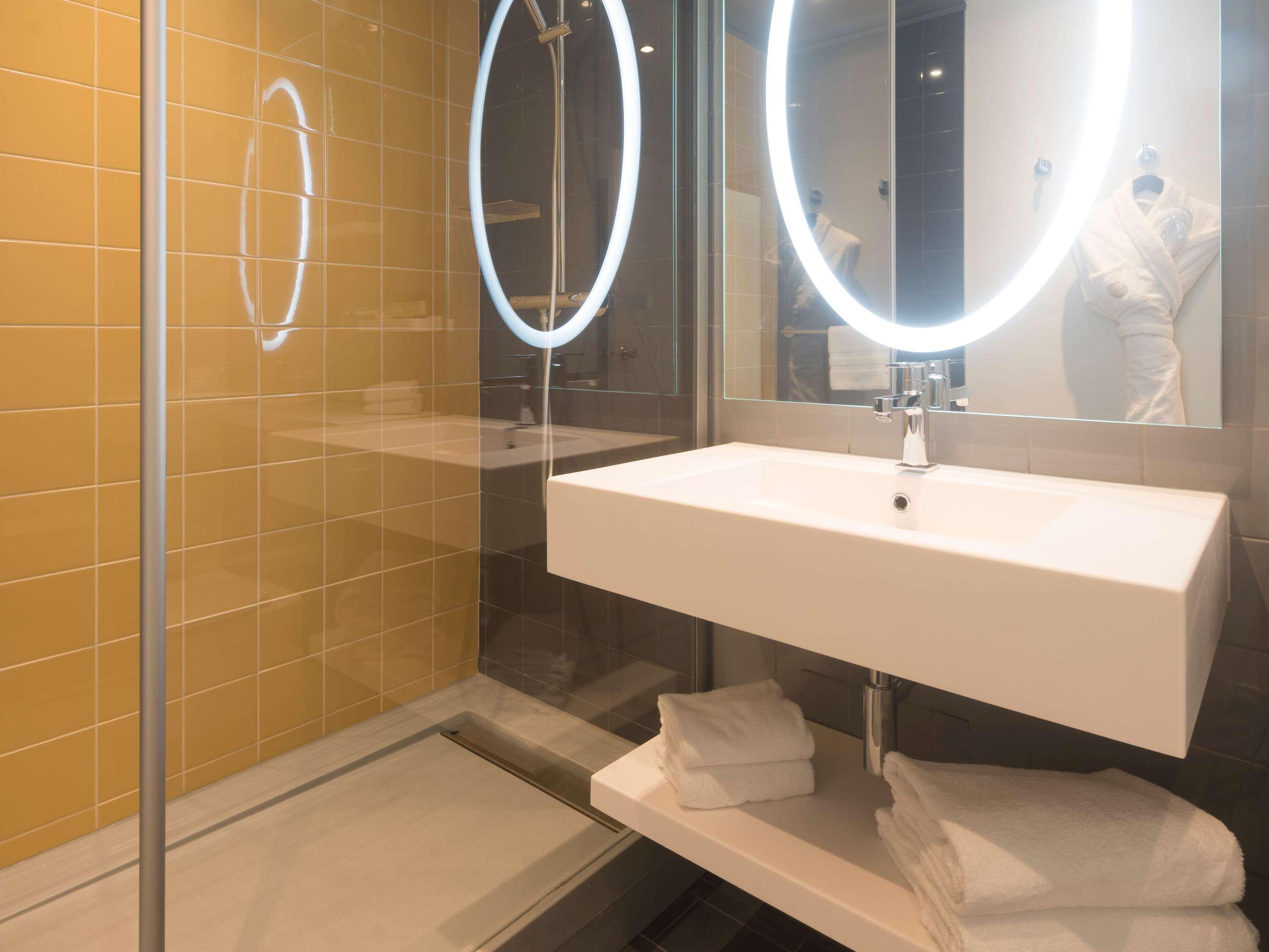 Double Classic Queen Bed