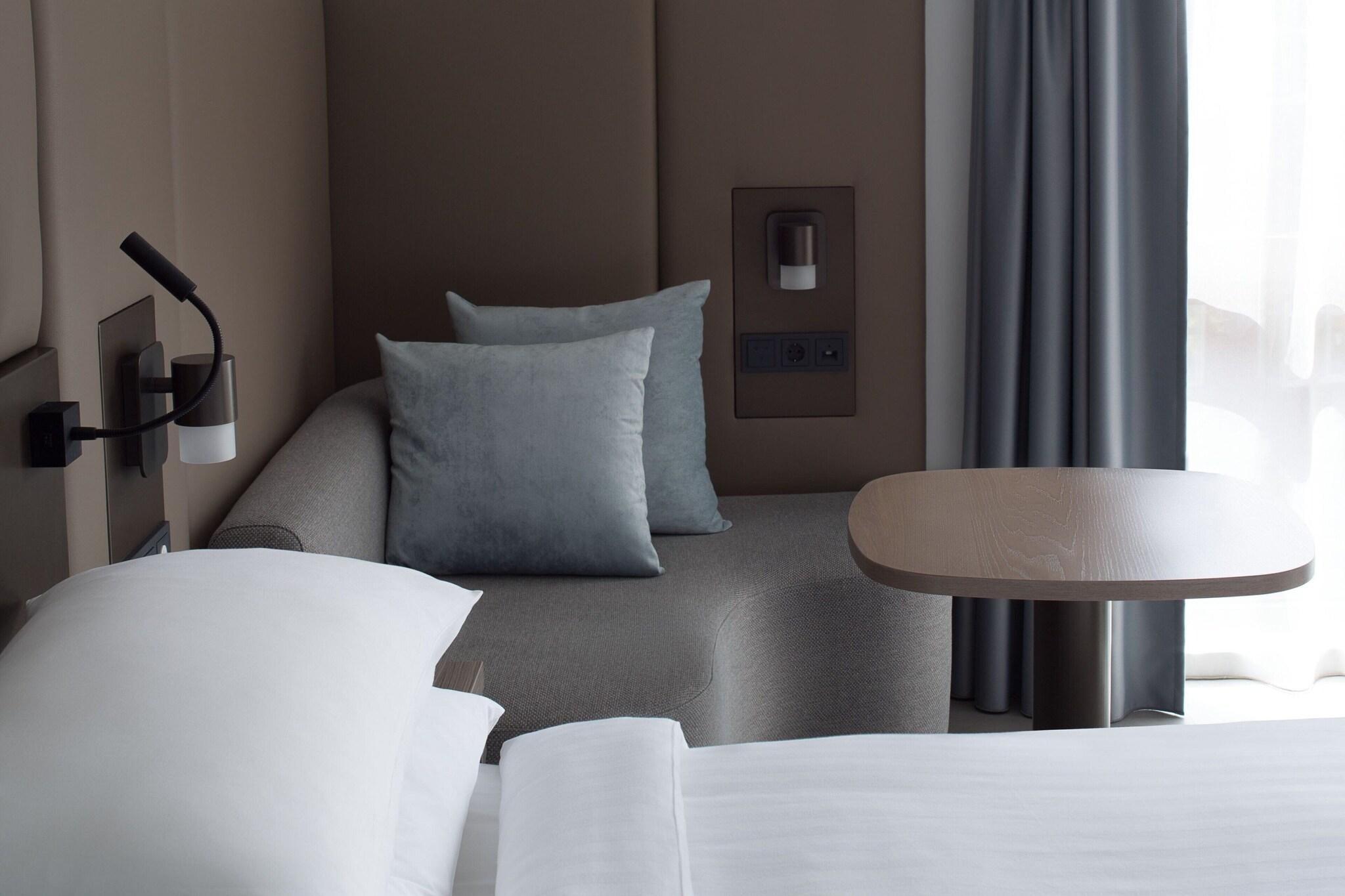 Double Deluxe King Bed