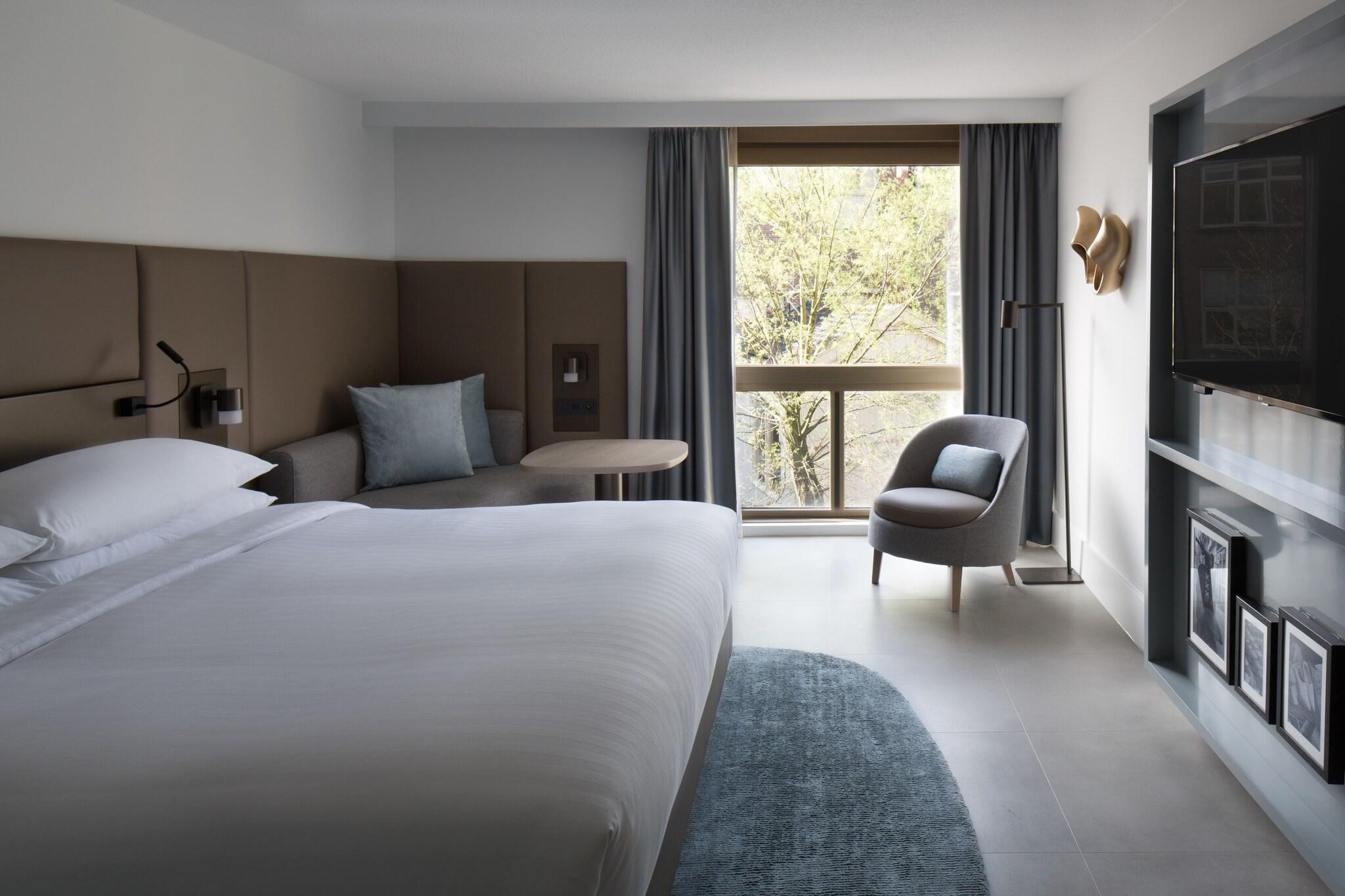 Double Deluxe King Bed