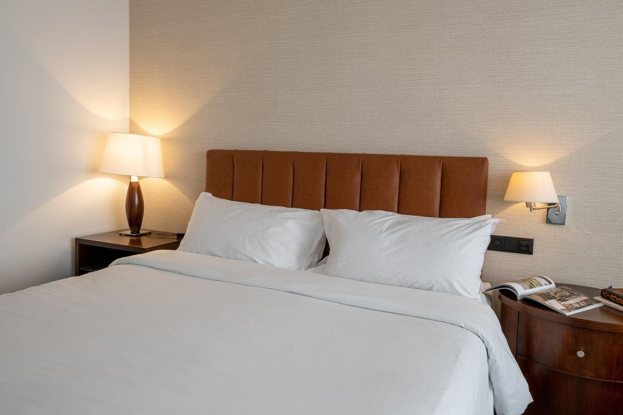 Double Deluxe King Bed