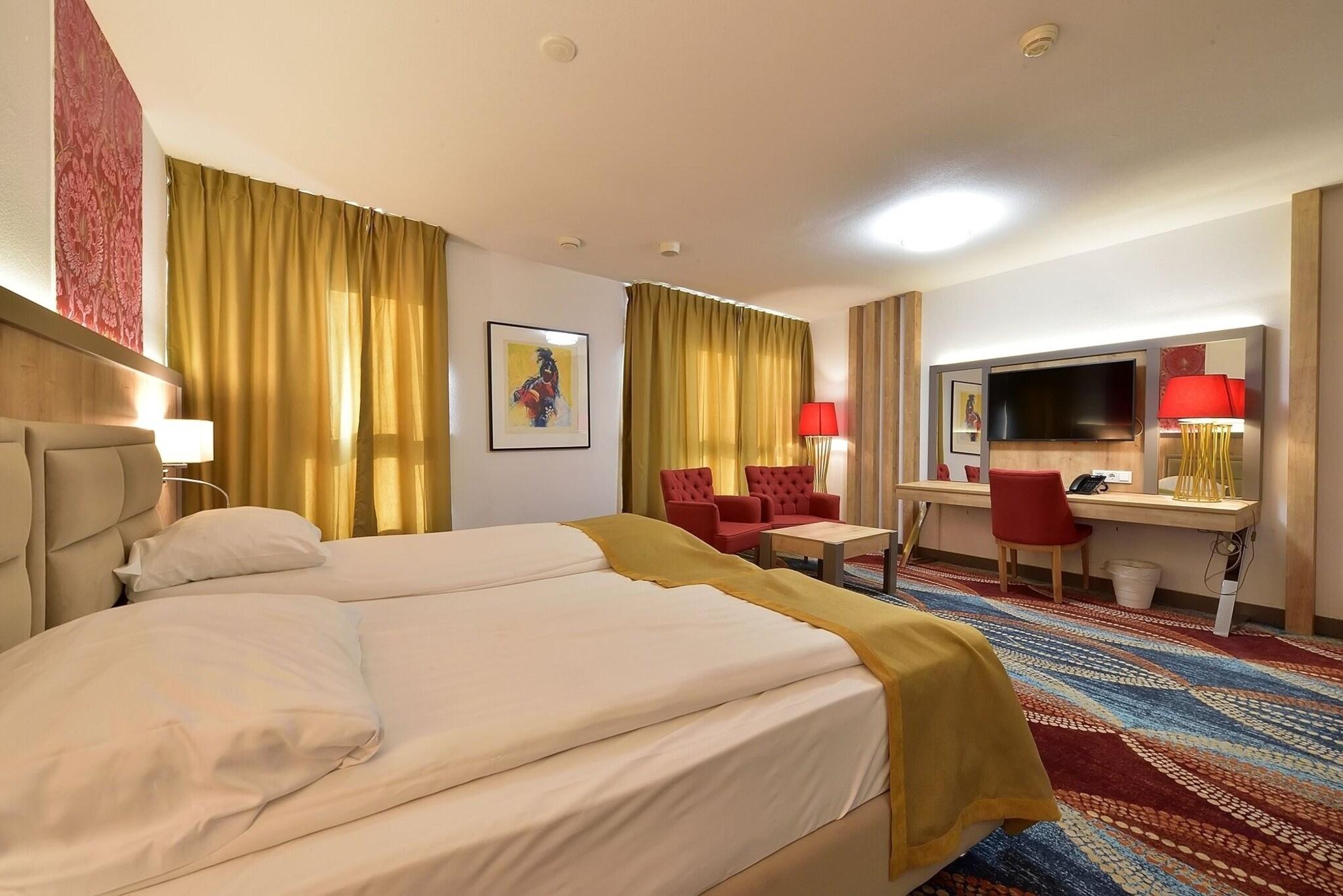 Suite Queen Size Bed