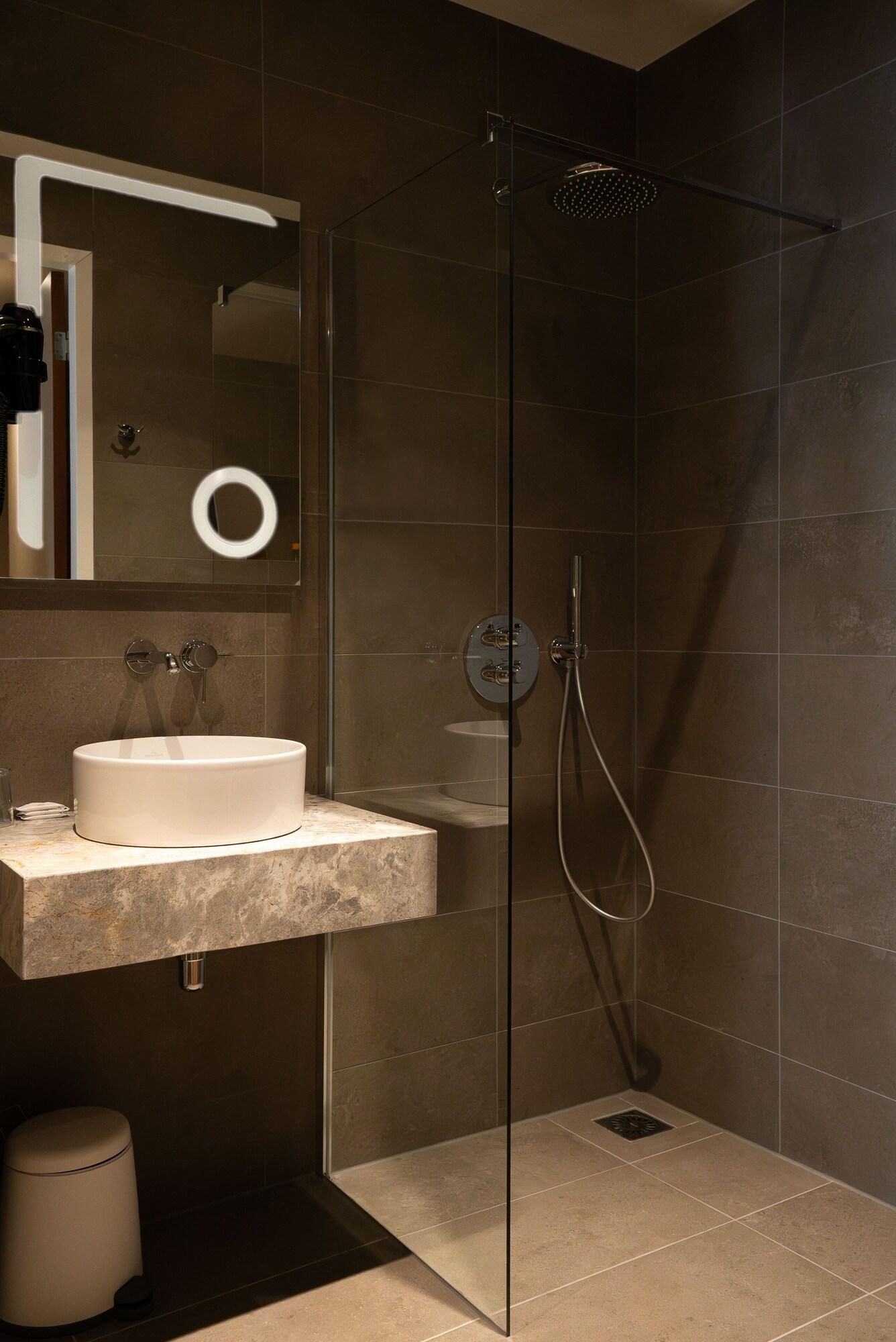 Suite Queen Size Bed