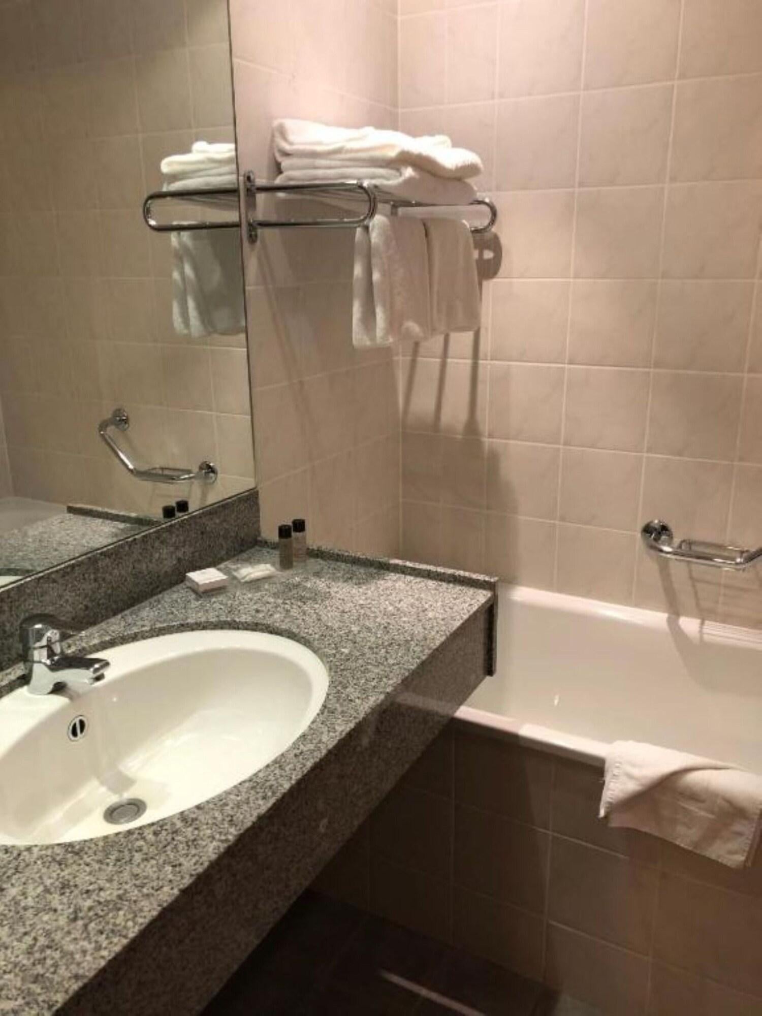 Double Executive Queen Bed