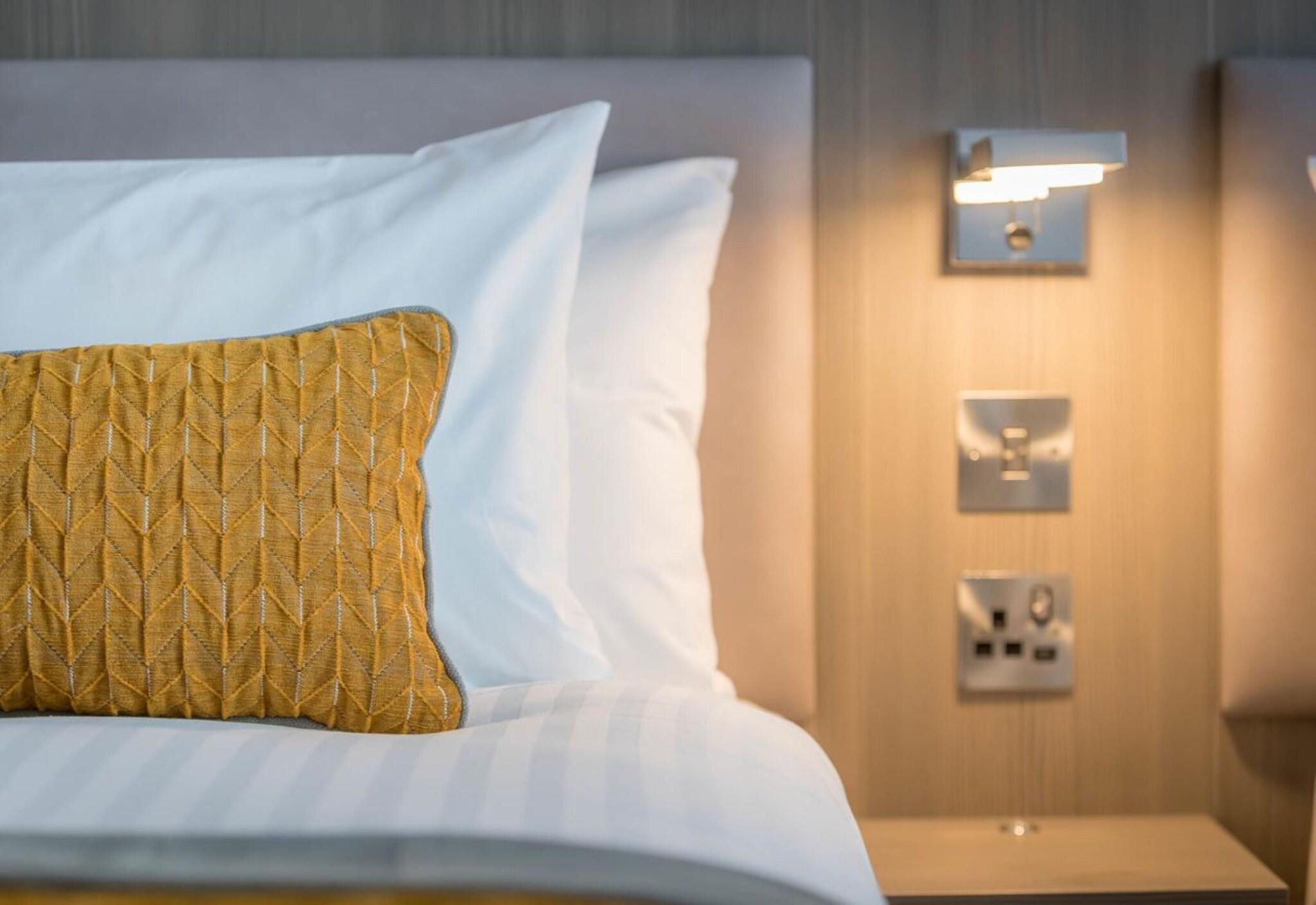 Double Executive Queen Bed