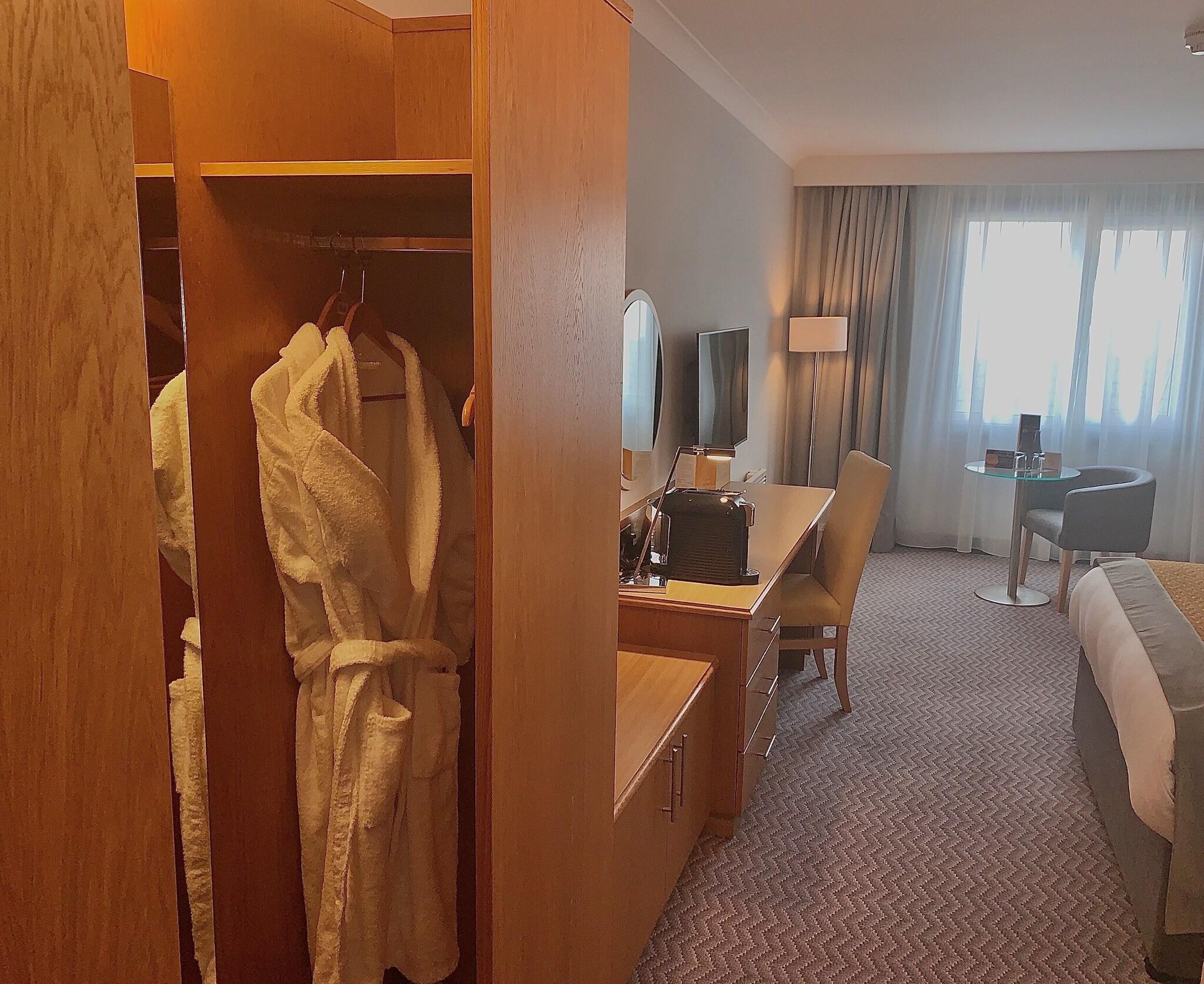 Double Executive Queen Bed