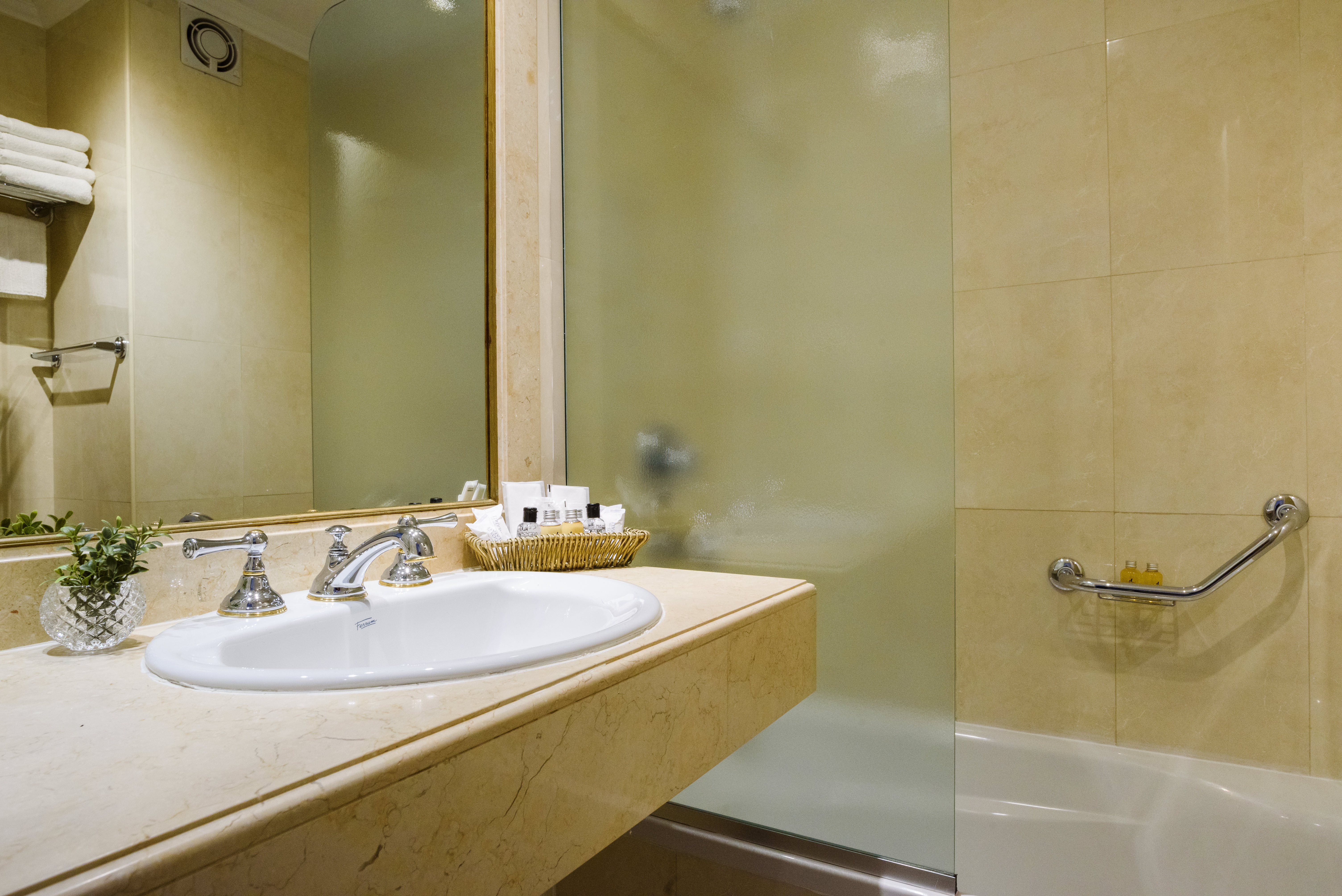 Family Room Two Queen Beds