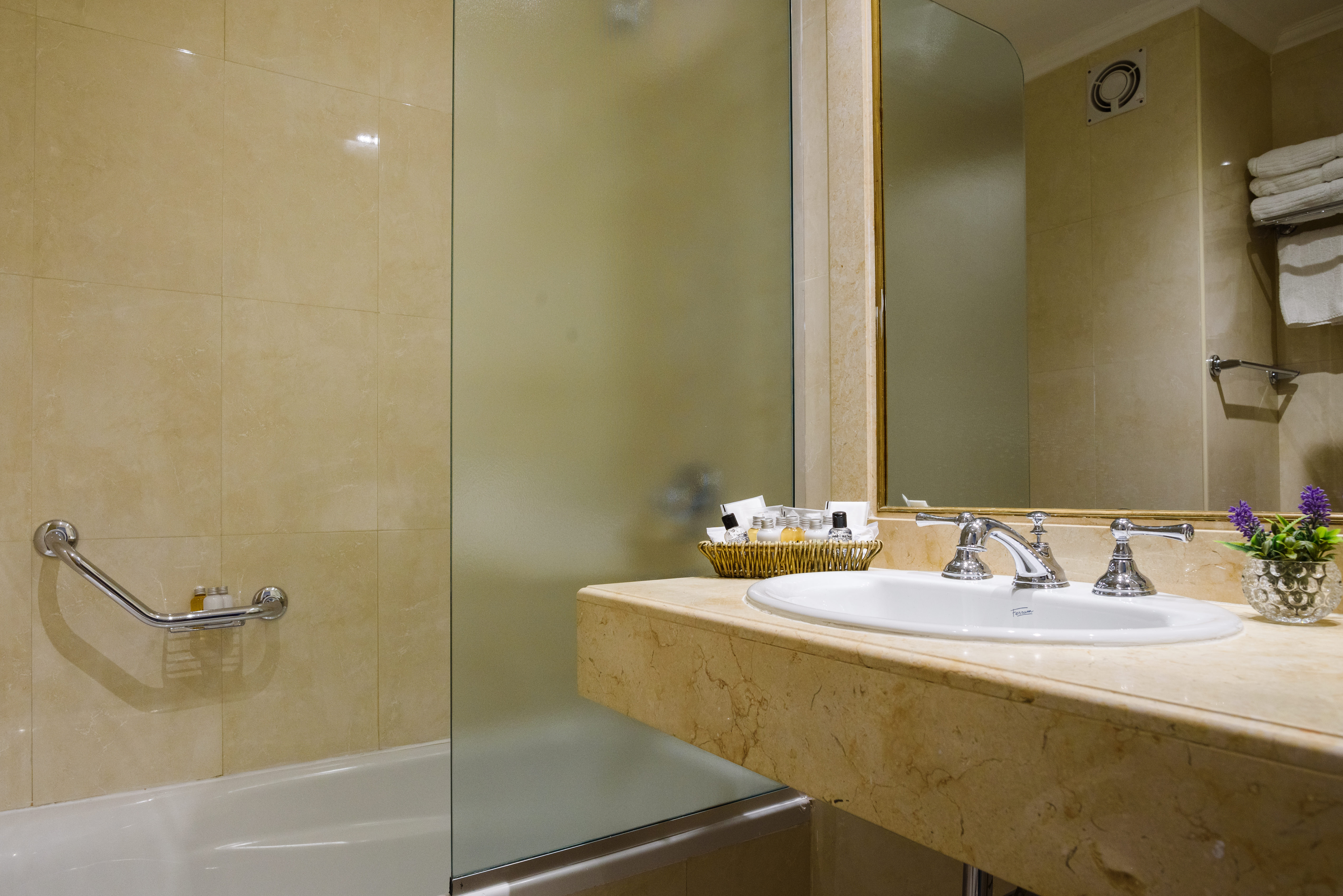 Family Room Two Queen Beds