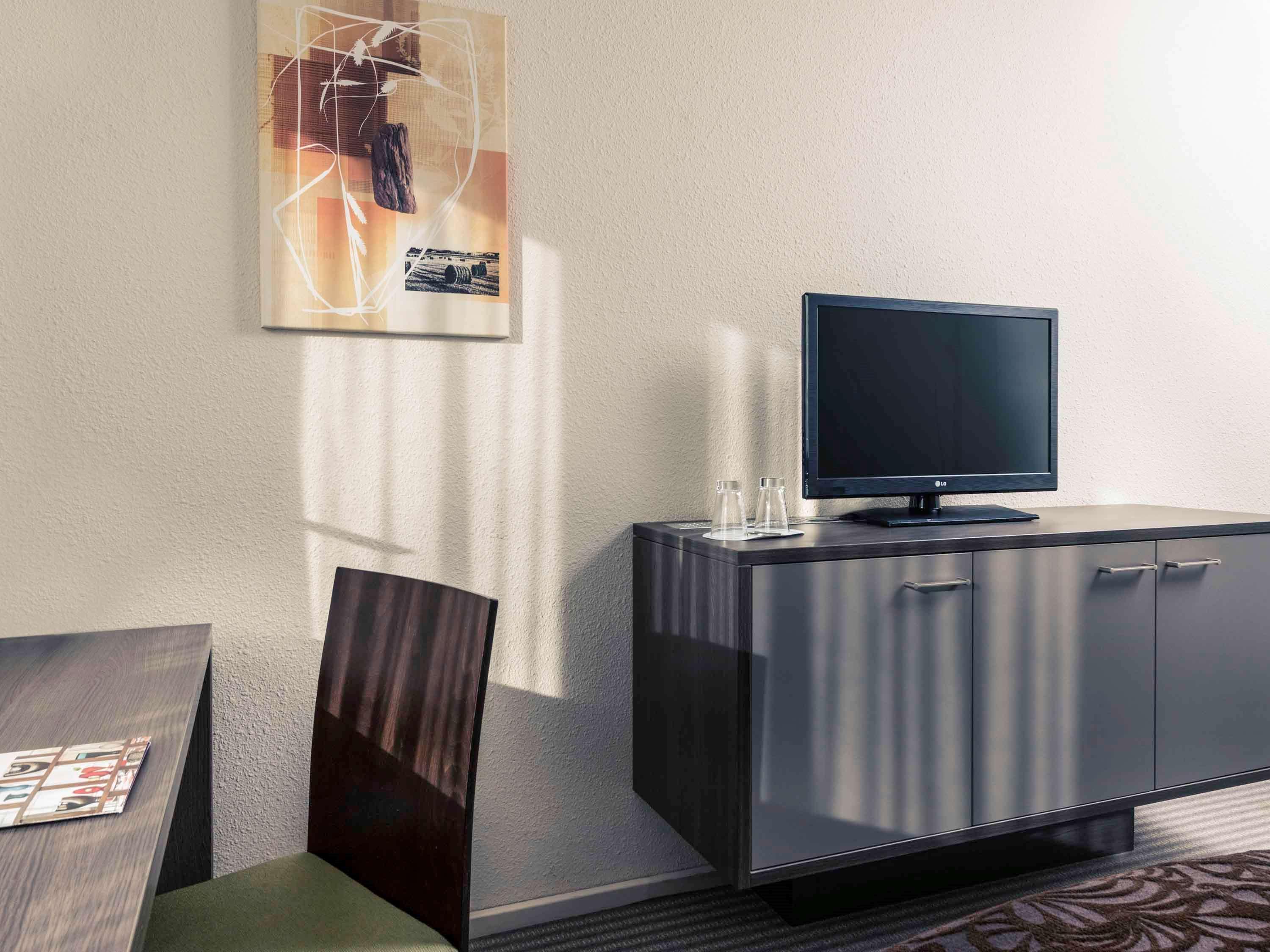 Double Queen Size Bed