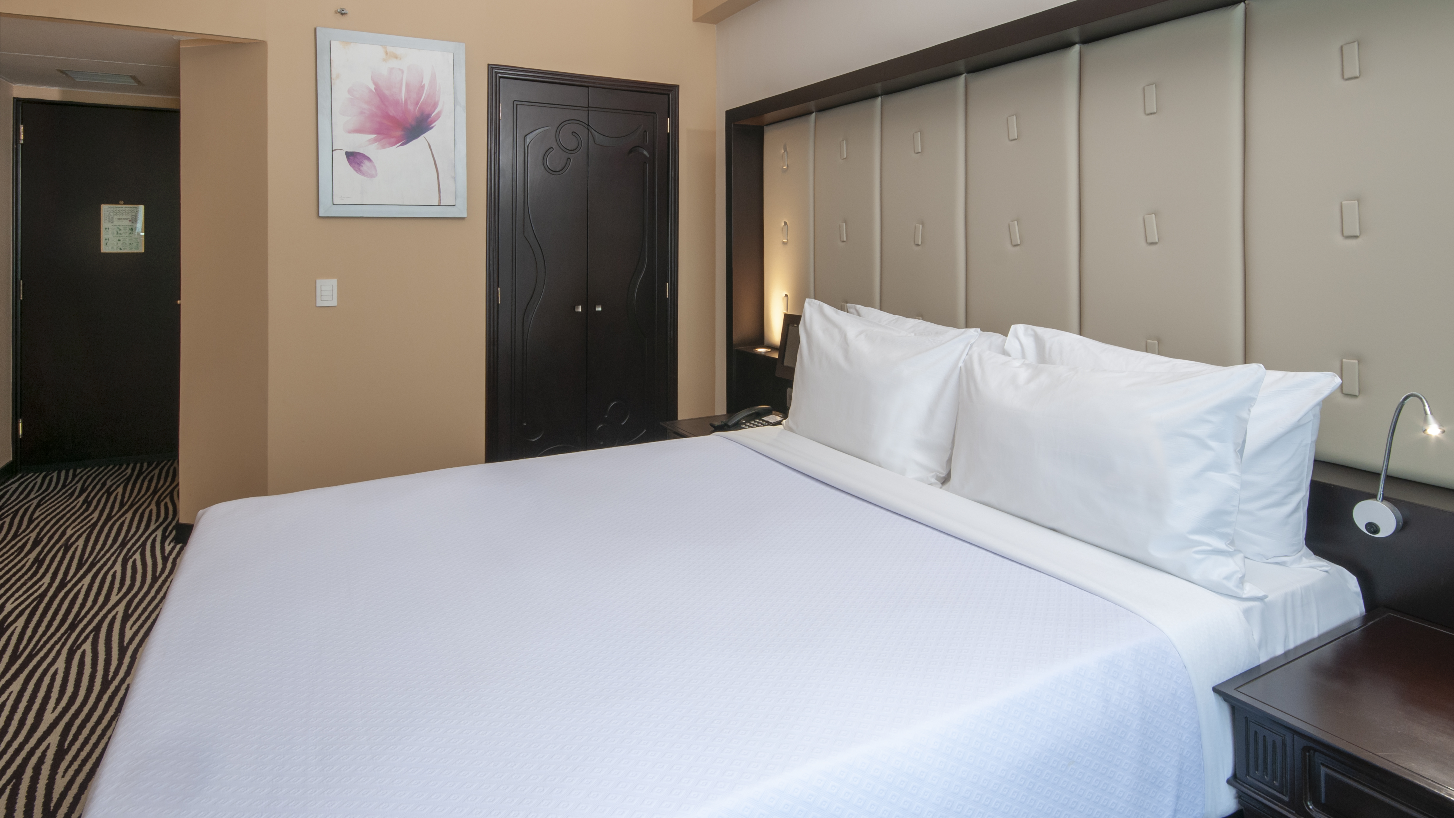 Double Executive Queen Bed