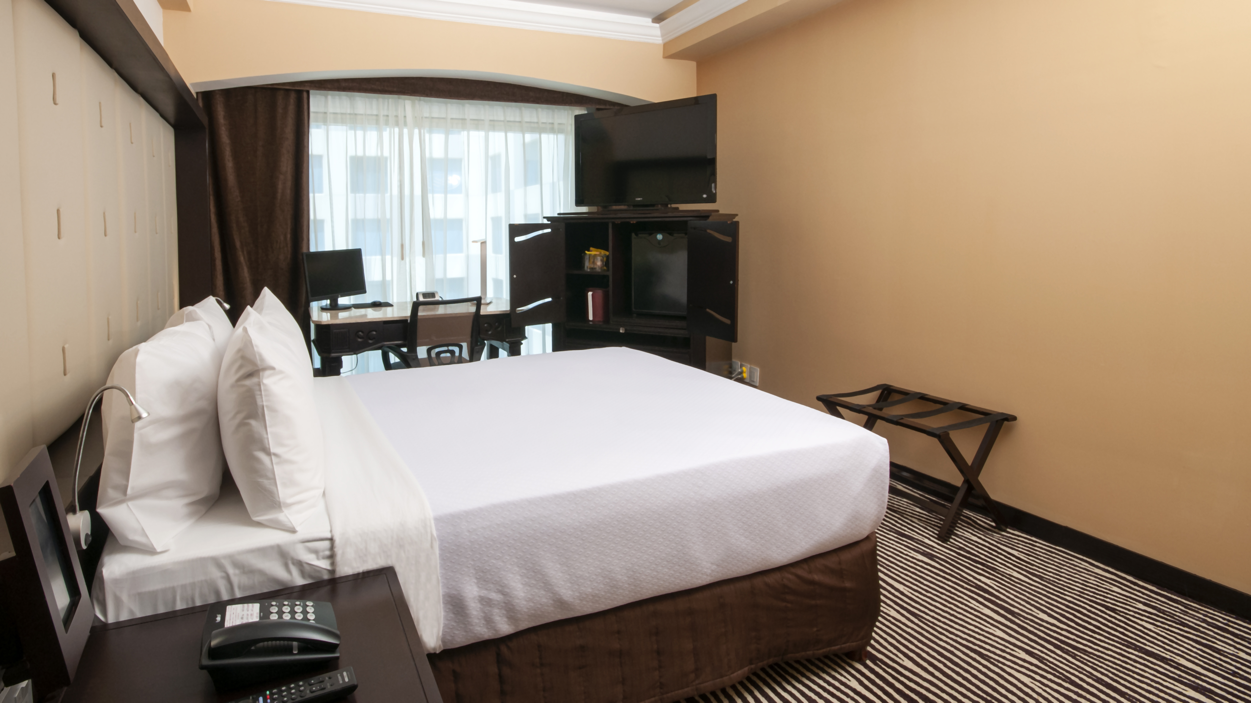 Double Executive Queen Bed