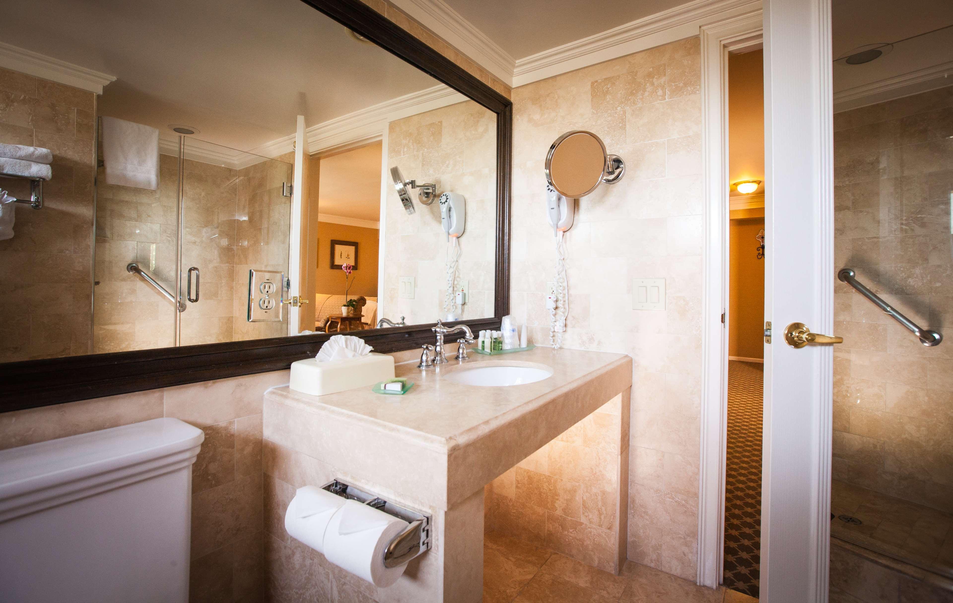 Suite City View King Bed