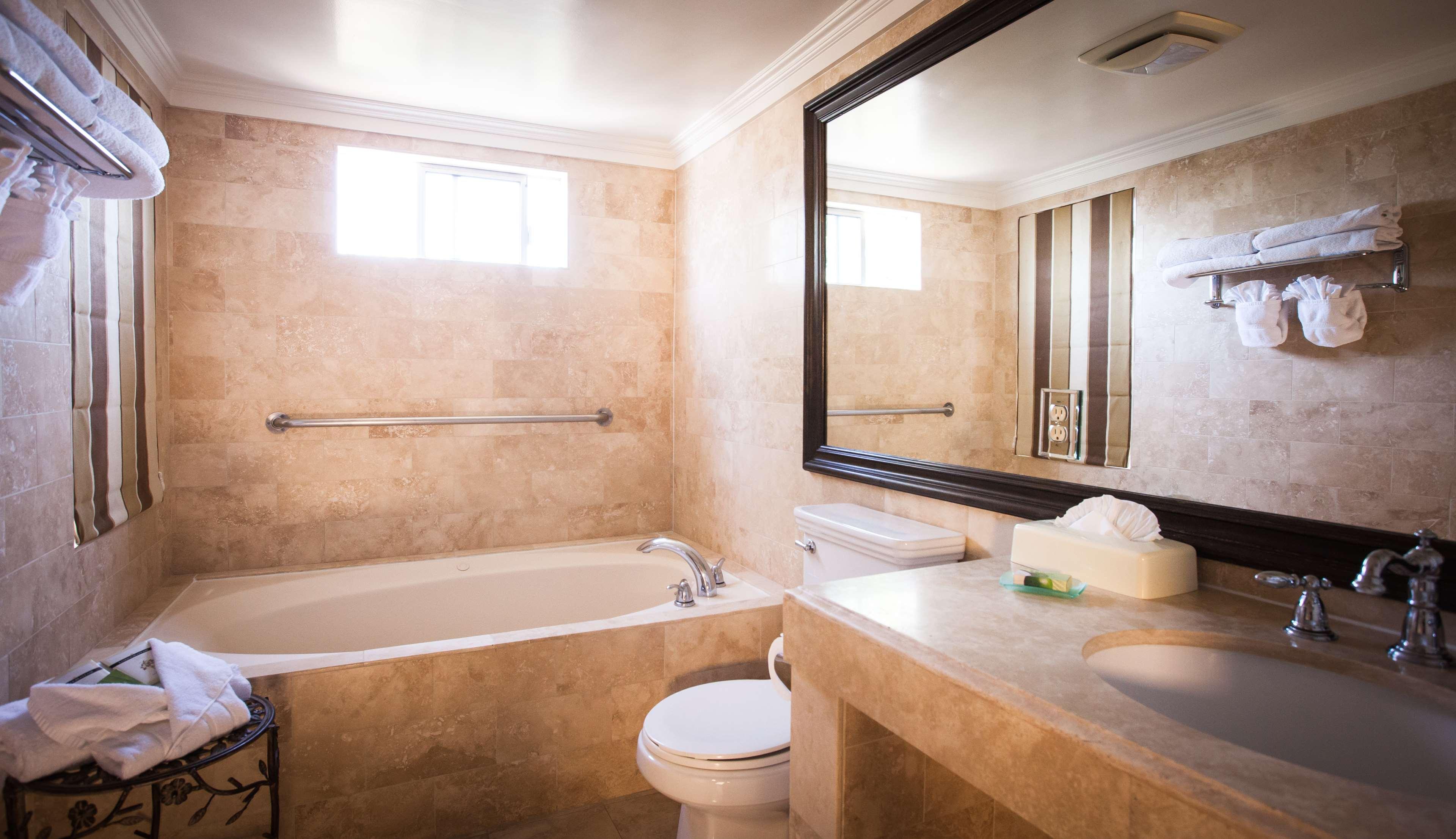 Suite City View King Bed