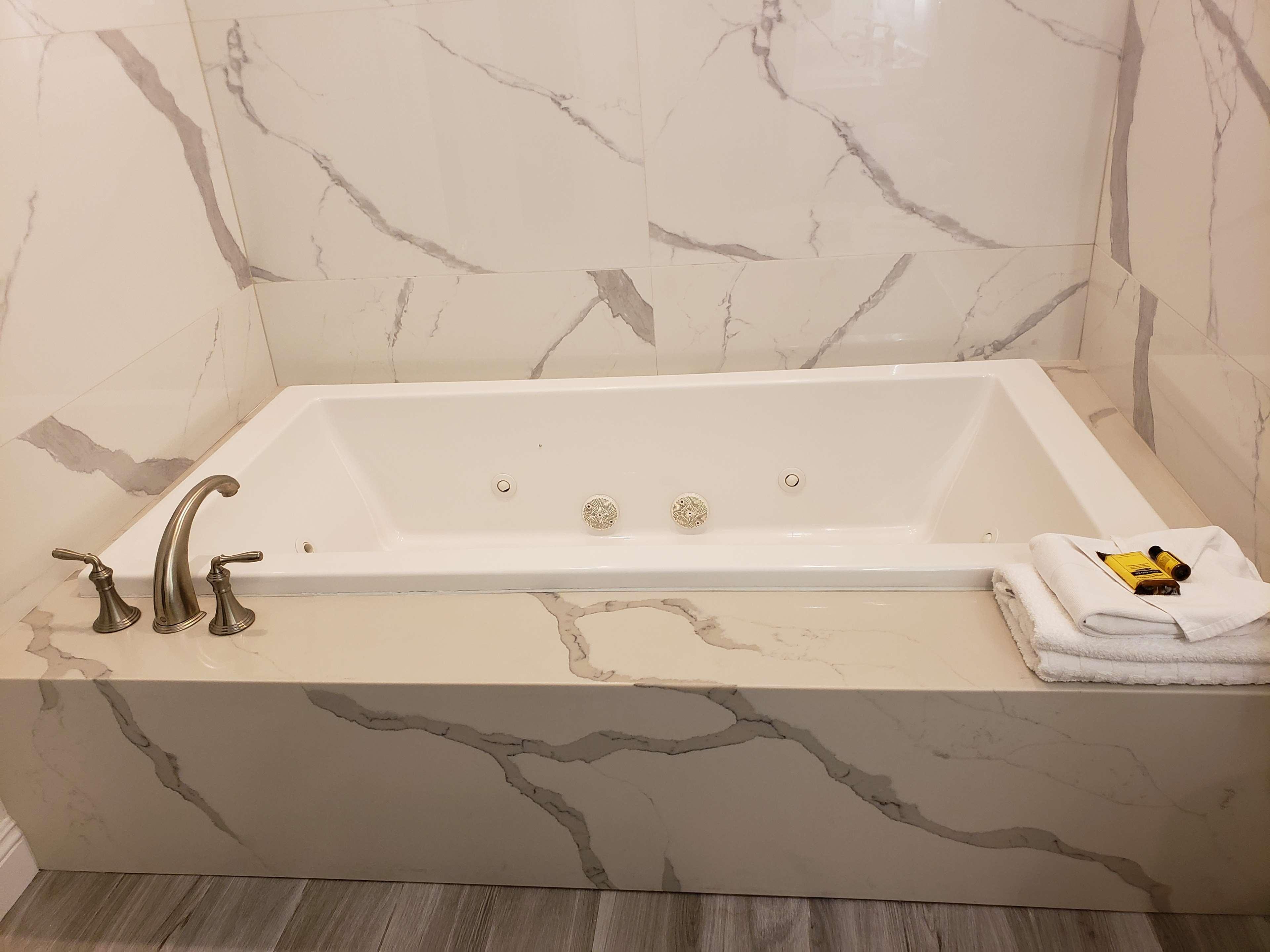 Suite Two Queen Beds Non Smoking