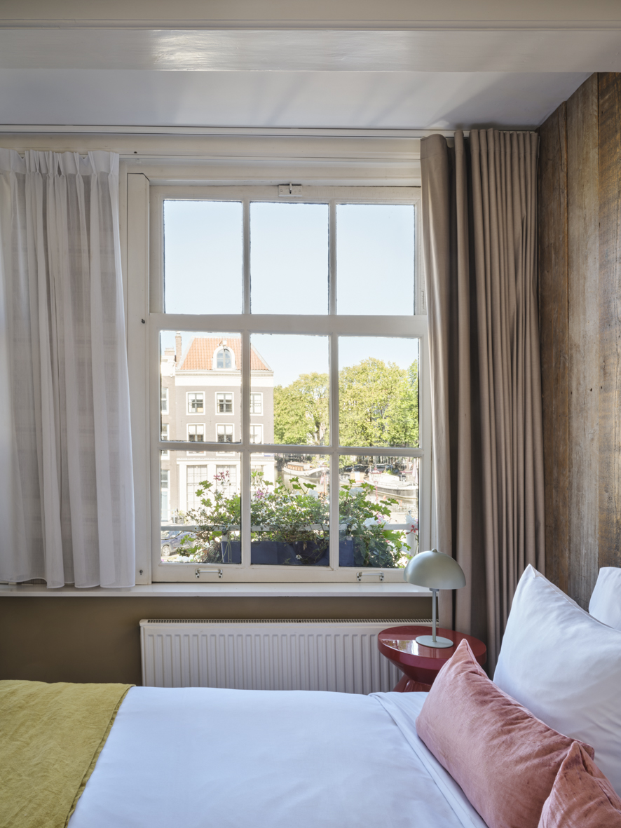 Double or Twin Canal View