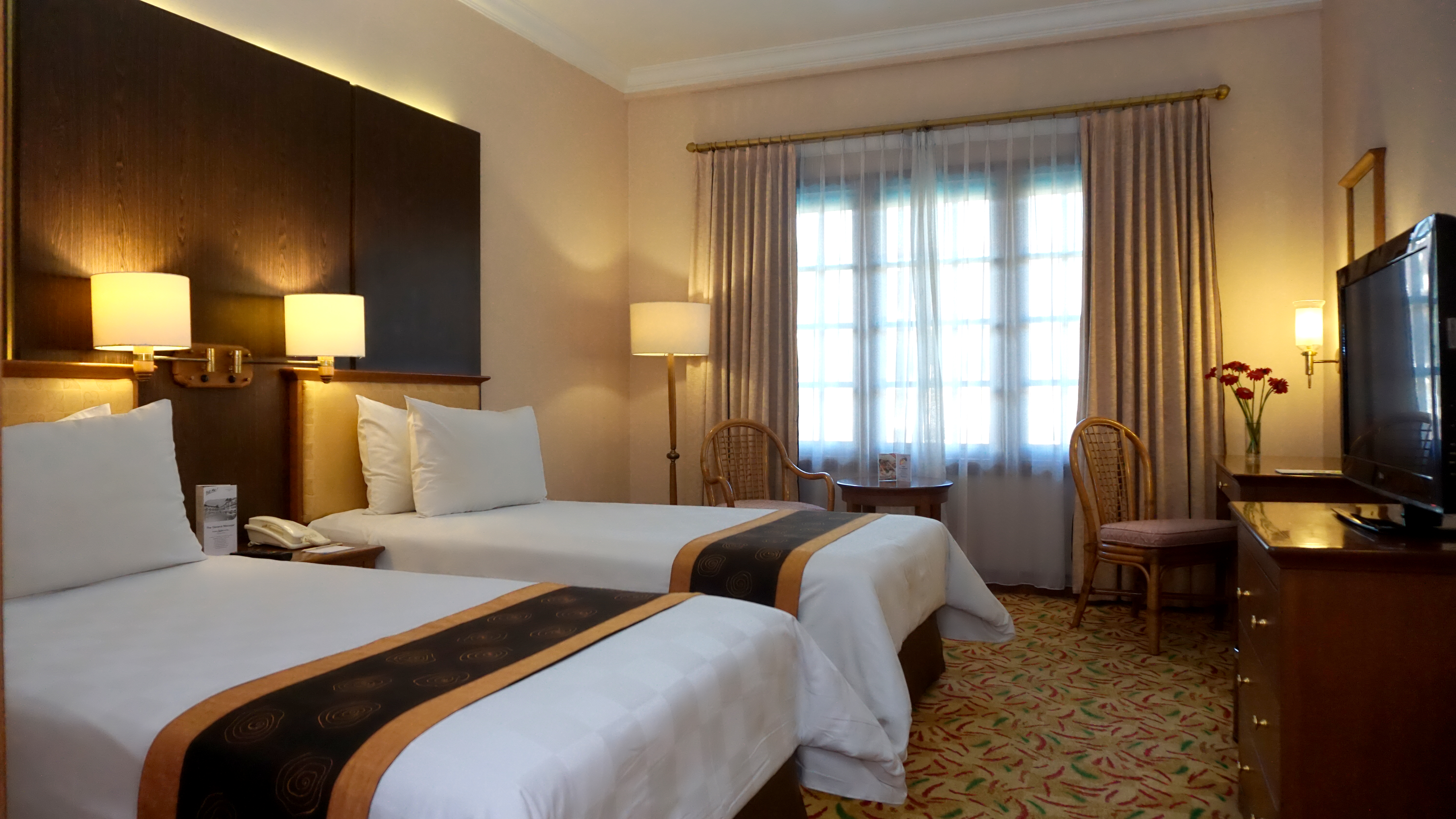 Twin Deluxe Pool View