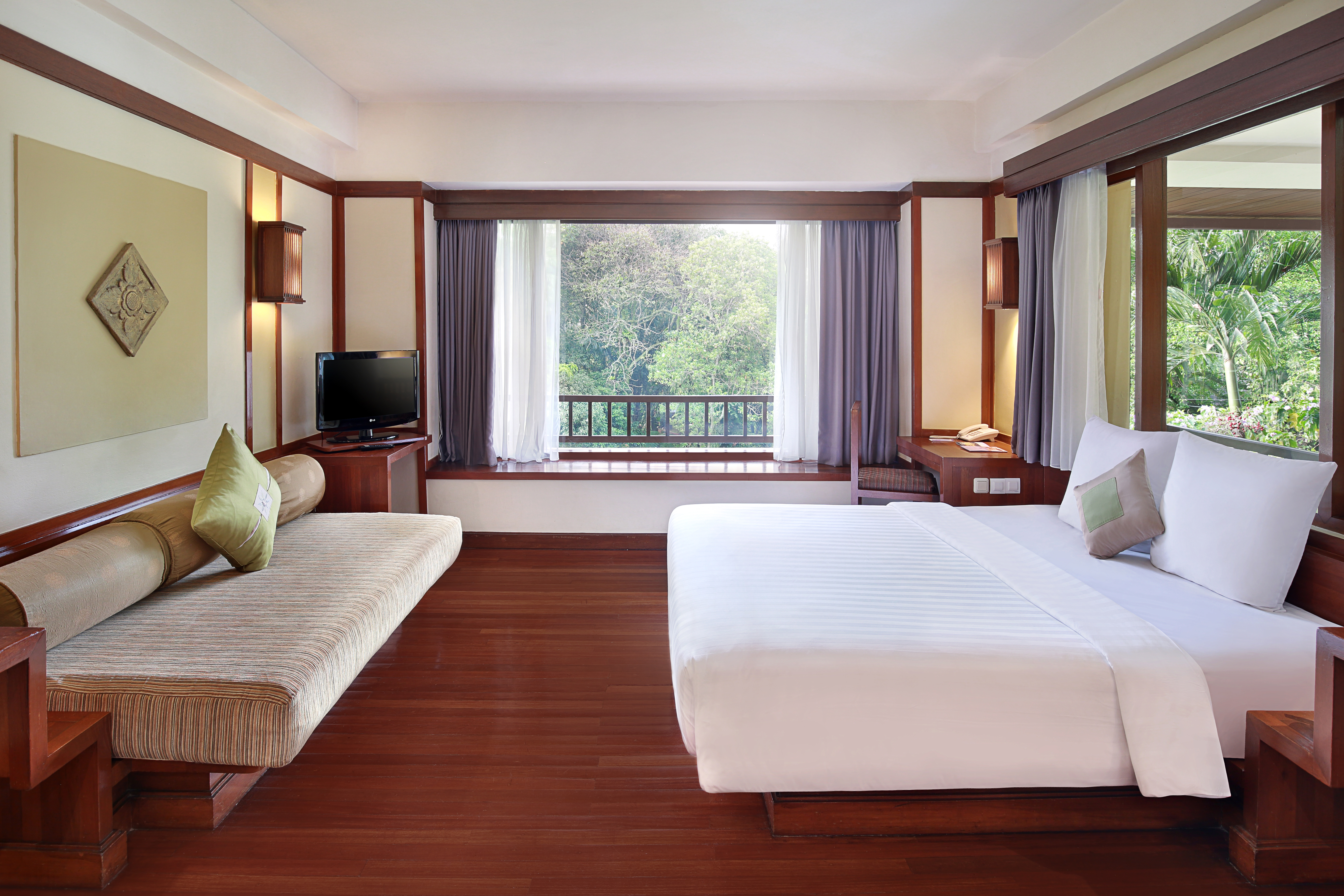 Double Classic Queen Bed