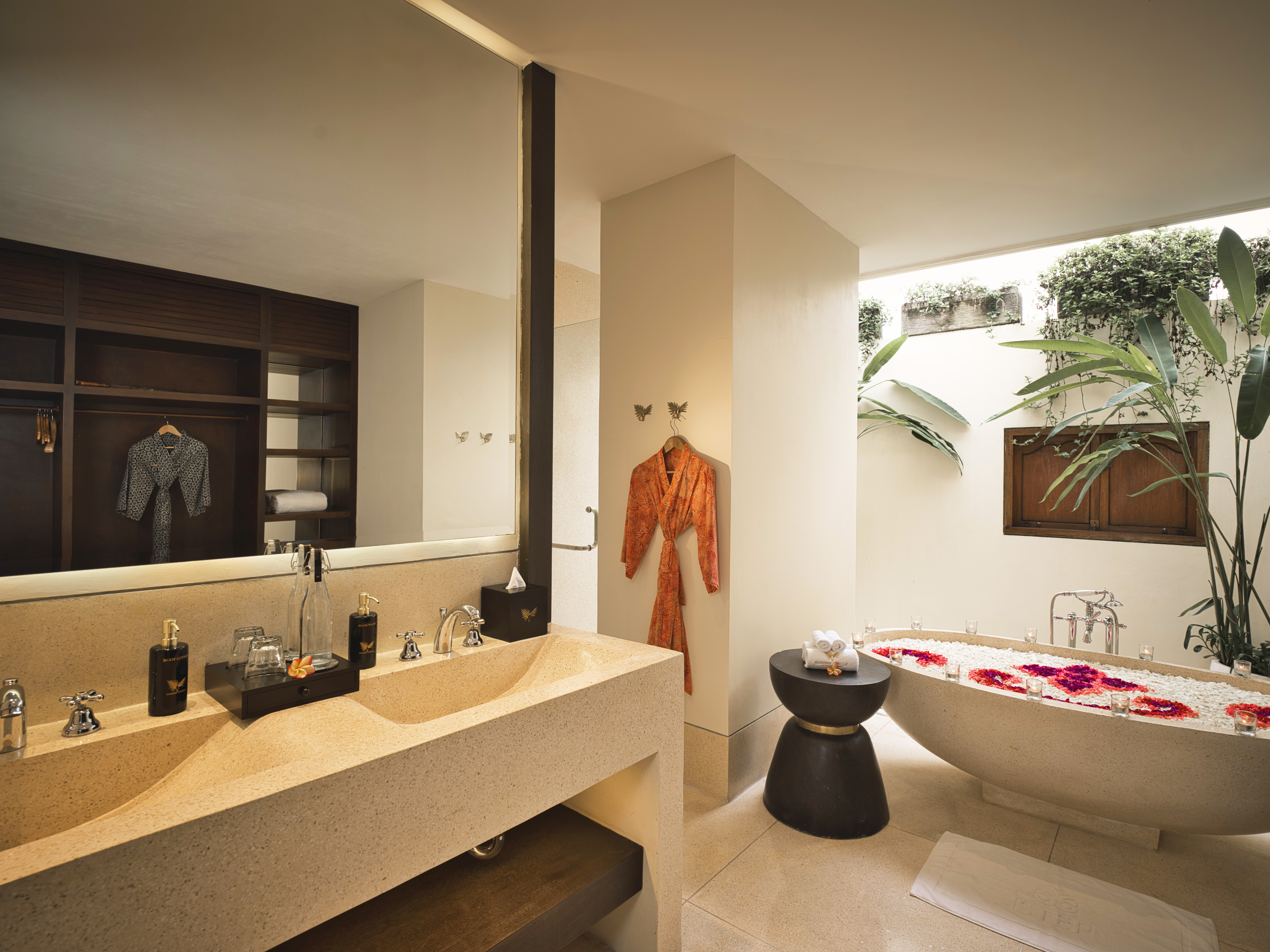 Suite with Jacuzzi with Views