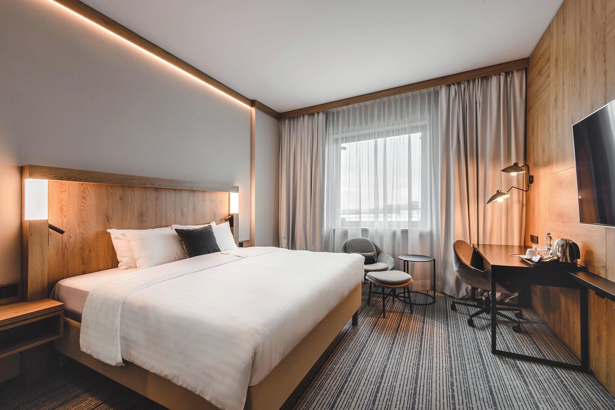 Double Deluxe King Bed
