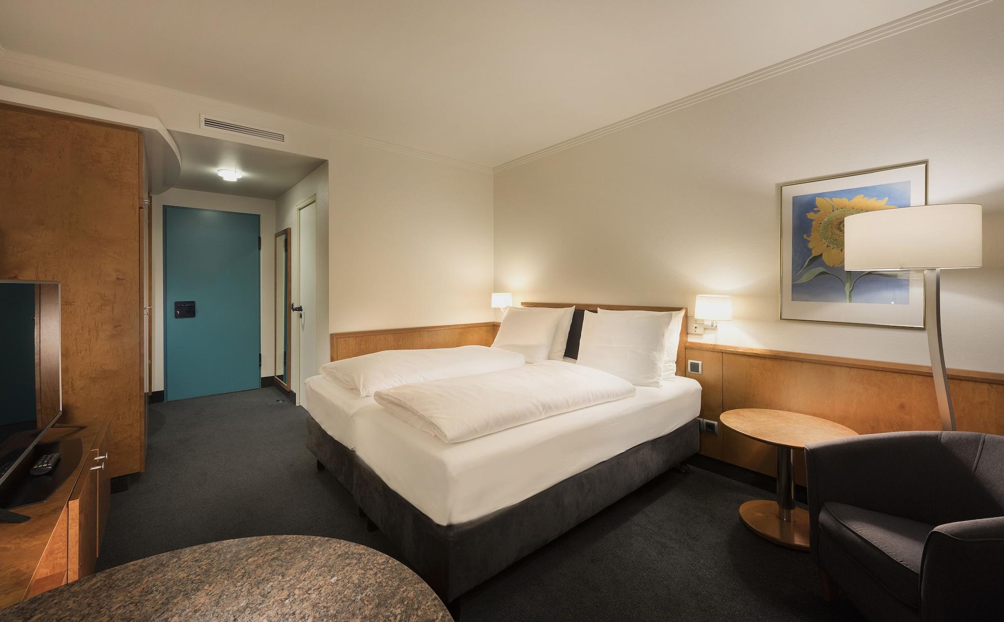 Double Queen Size Bed