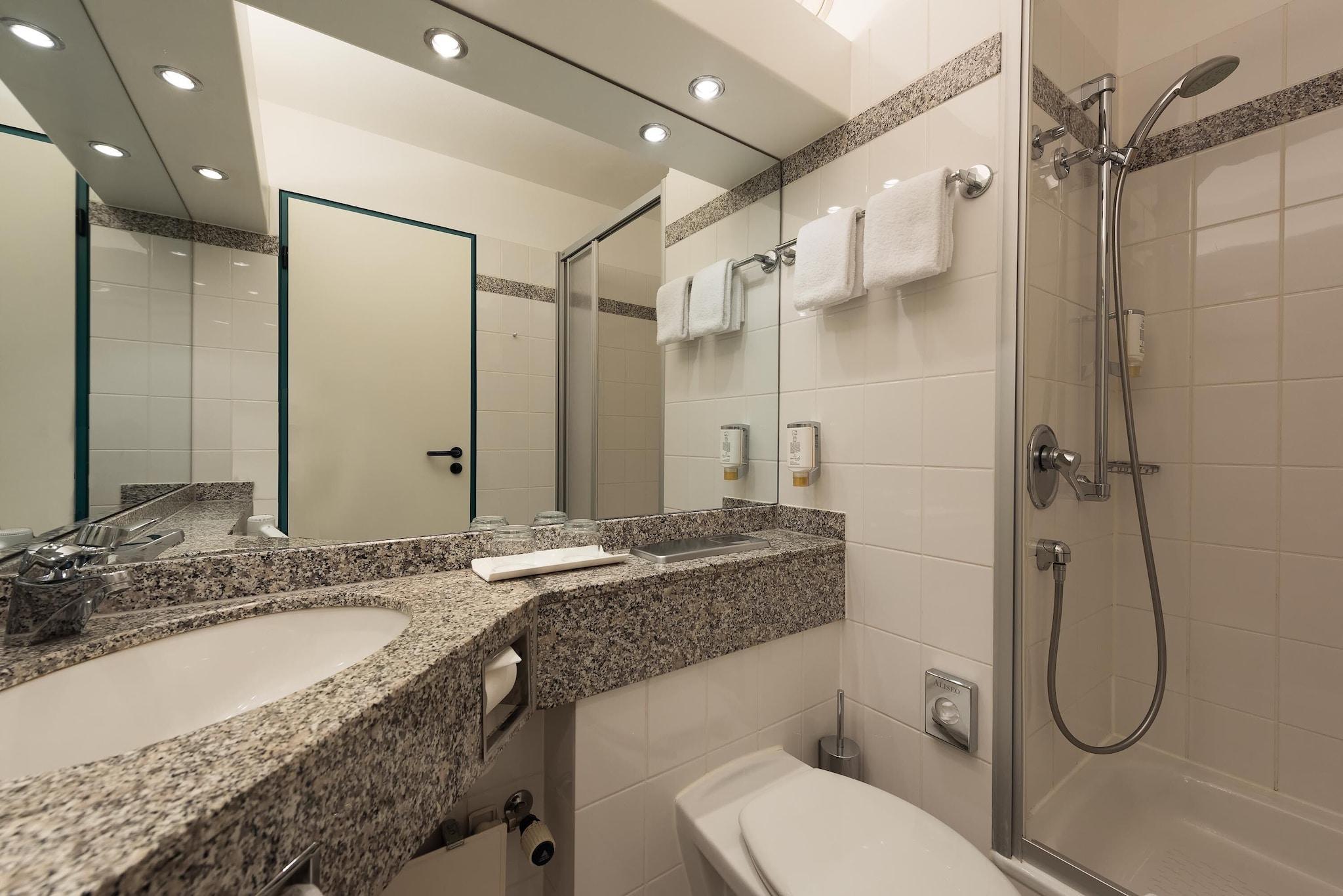 Double Superior Queen Bed