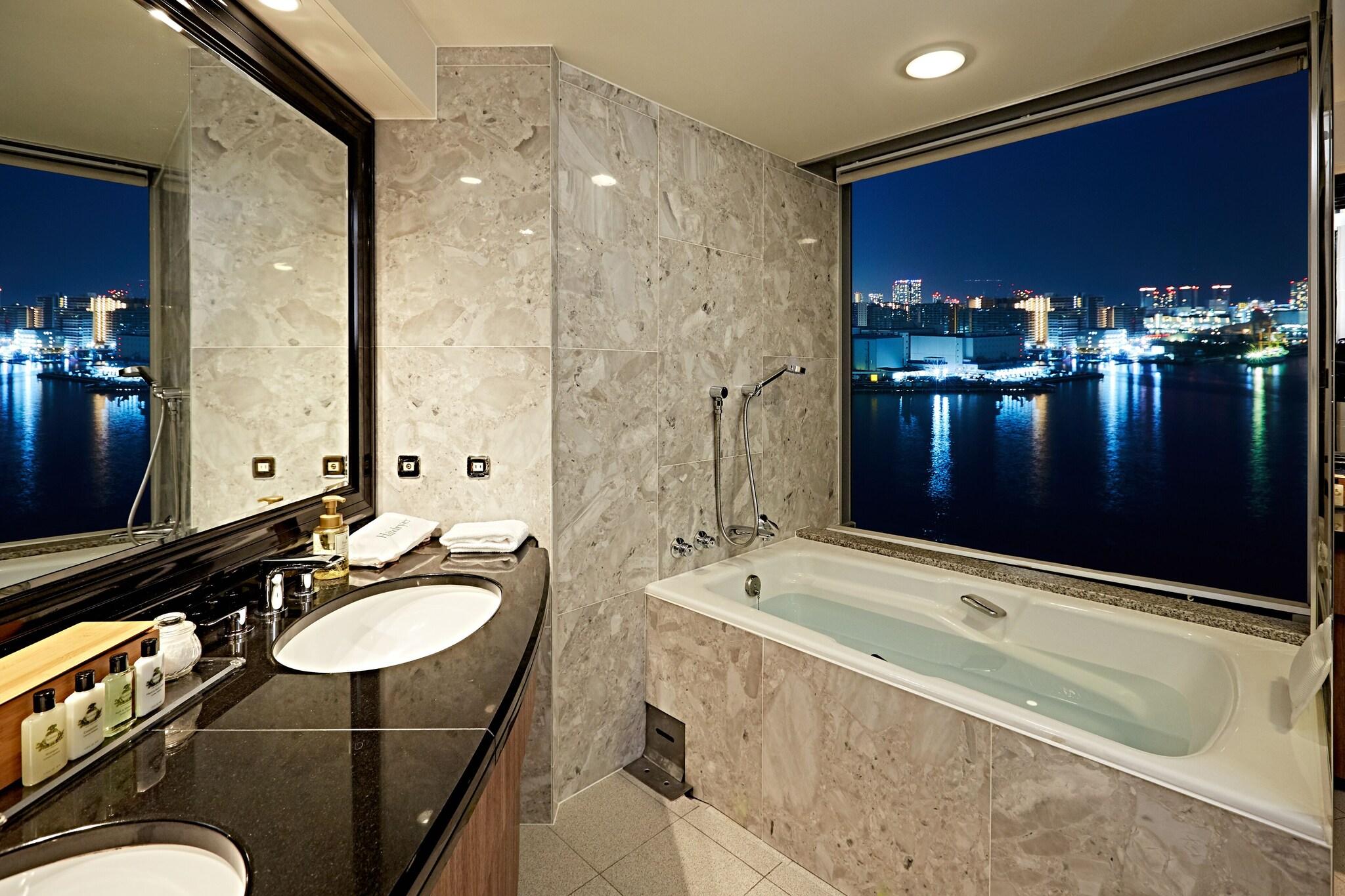 Junior Suite Club King Bed