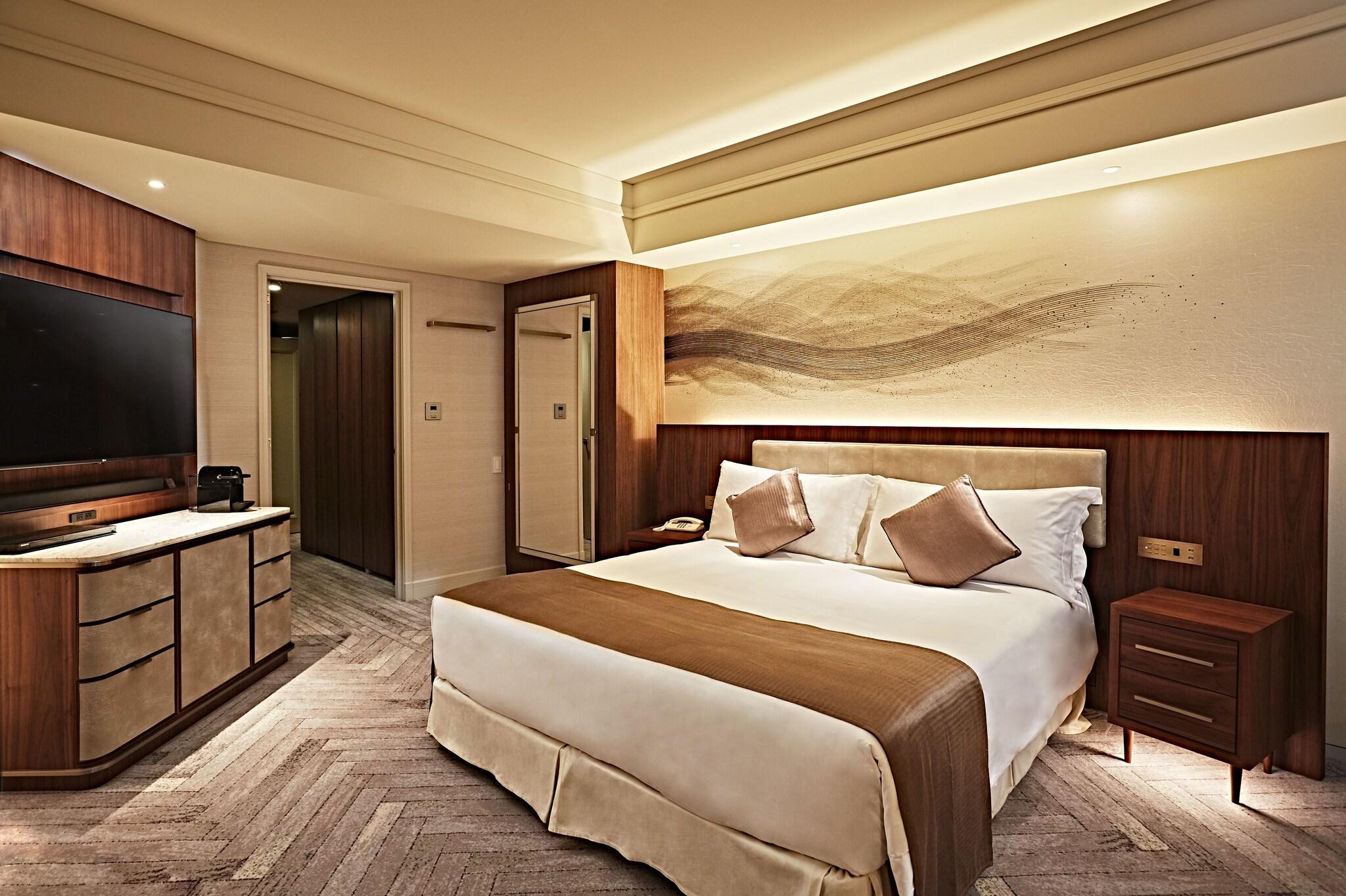 Junior Suite Club King Bed