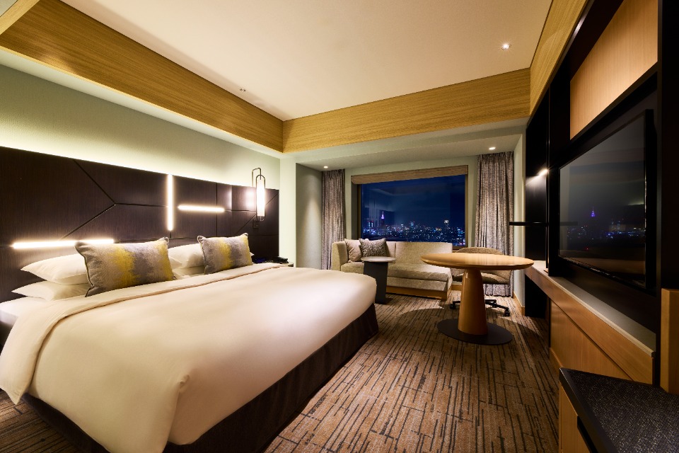 Double Queen Size Bed