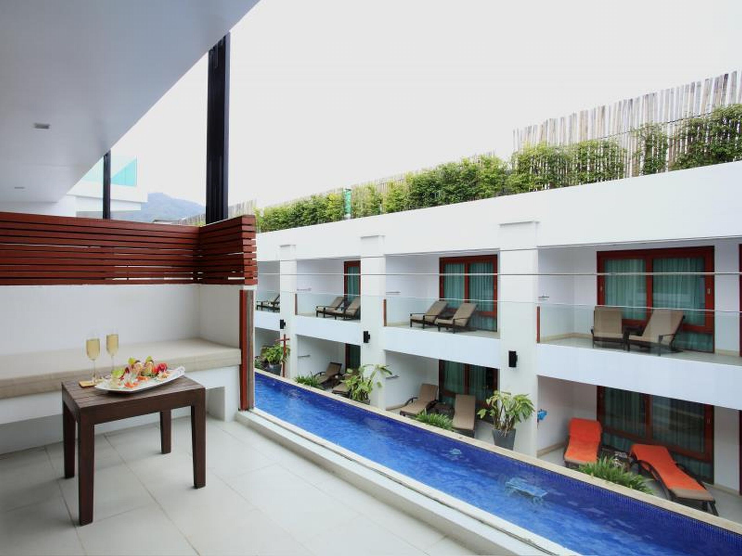 Single Deluxe Pool View