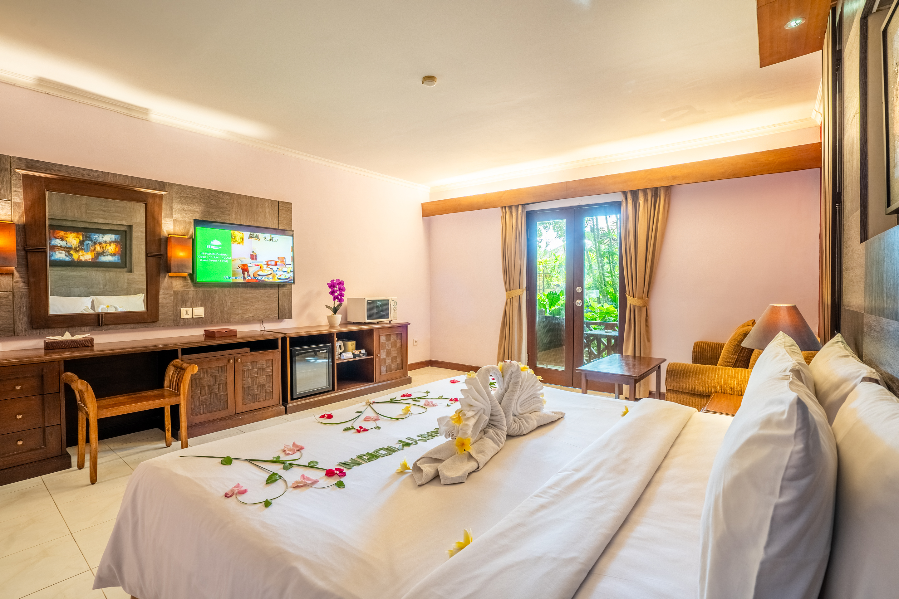 Studio King Size Bed