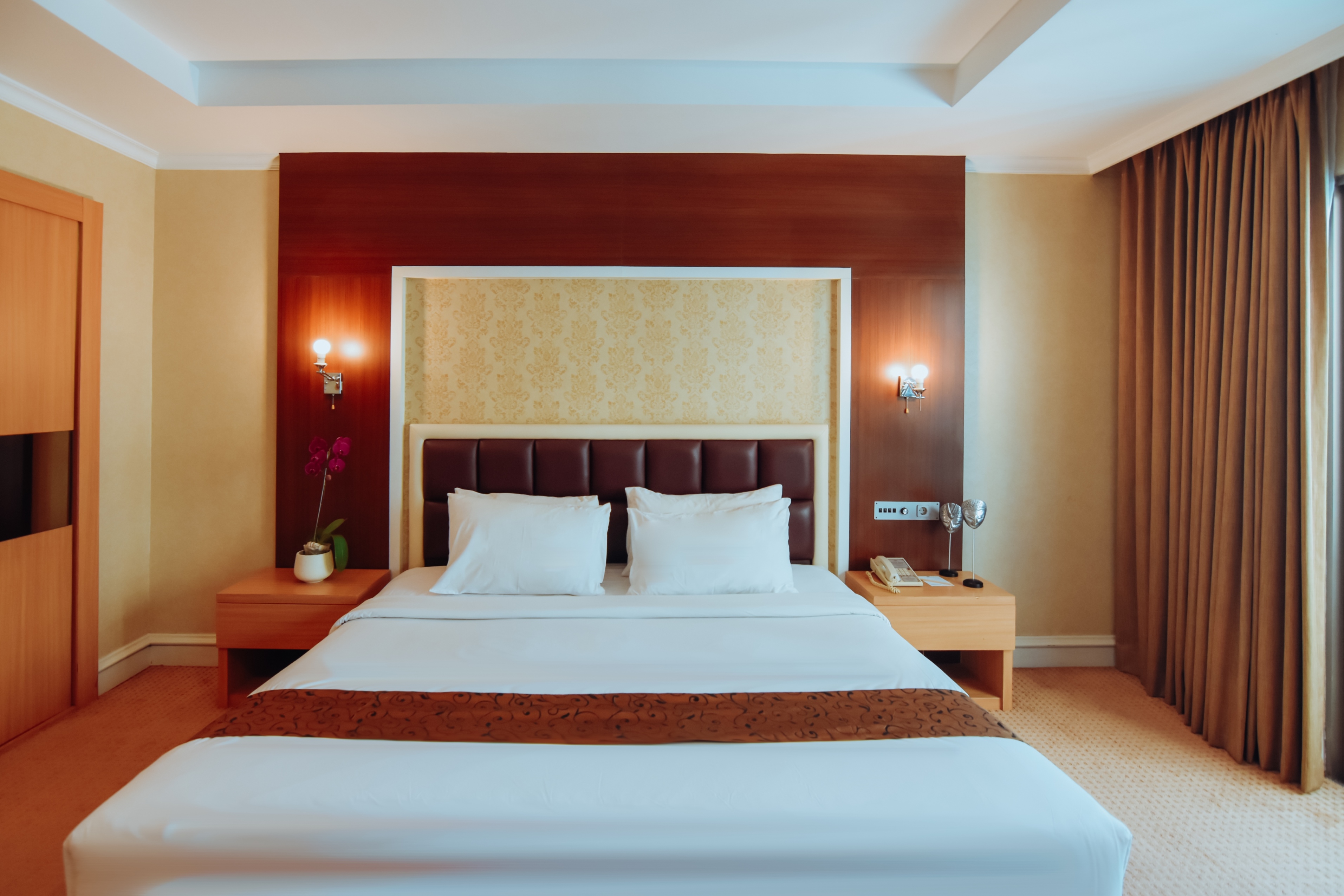 Suite Business King Bed