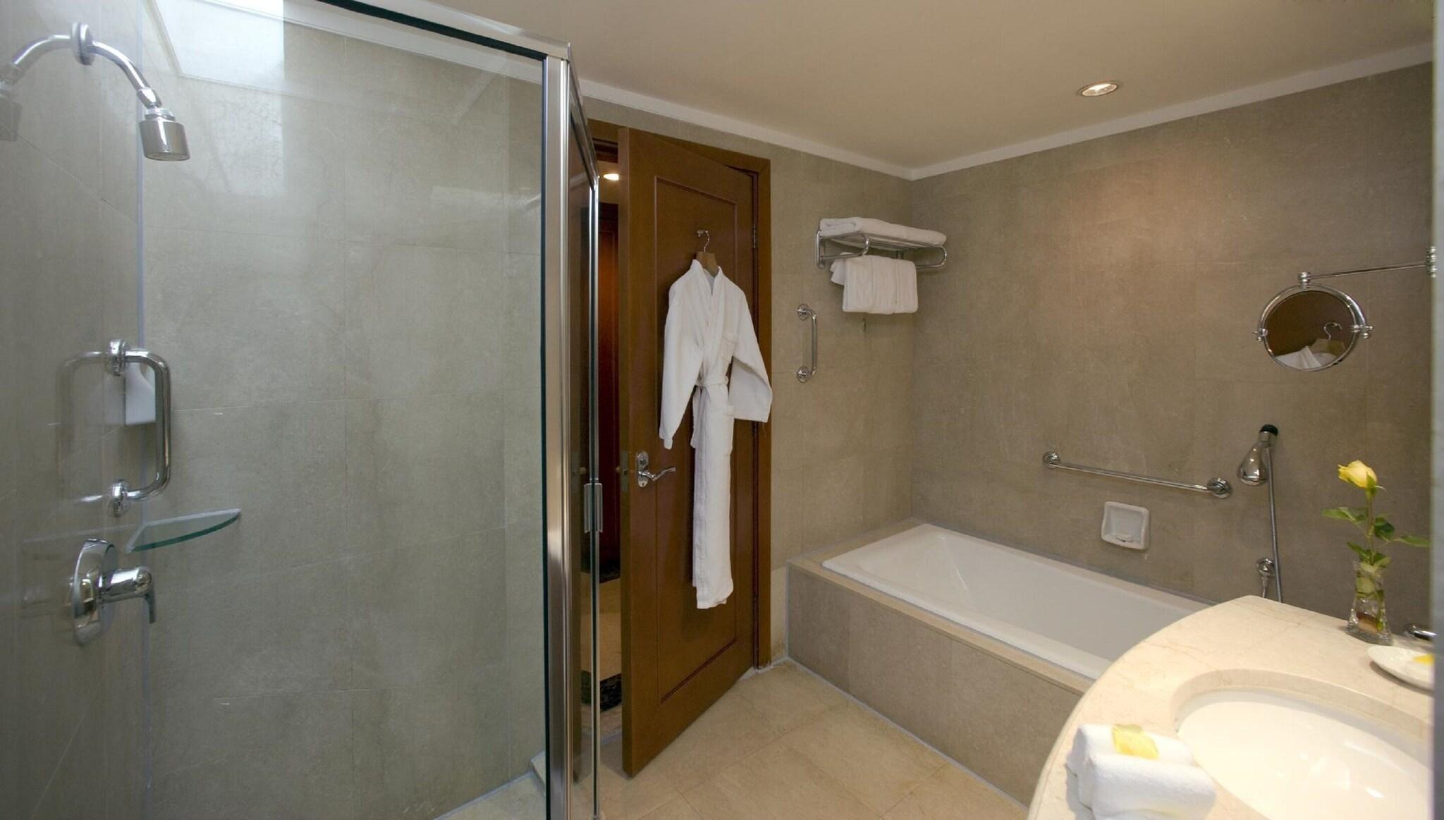 Double Deluxe King Bed