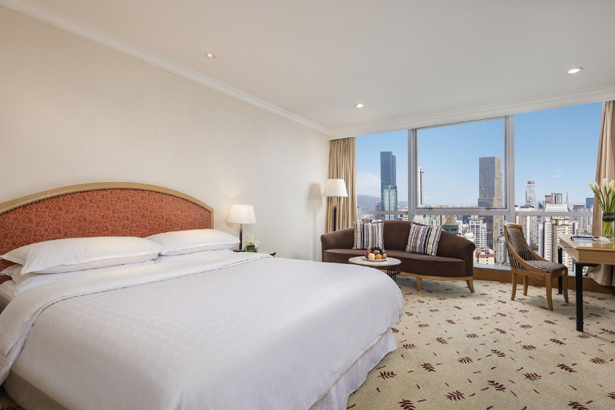 Double Deluxe King Bed