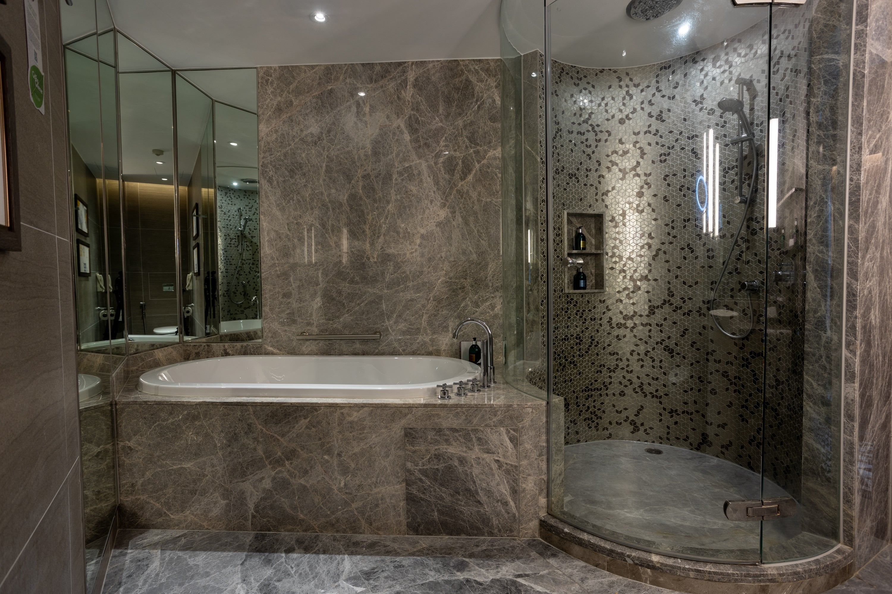 Suite Club City View