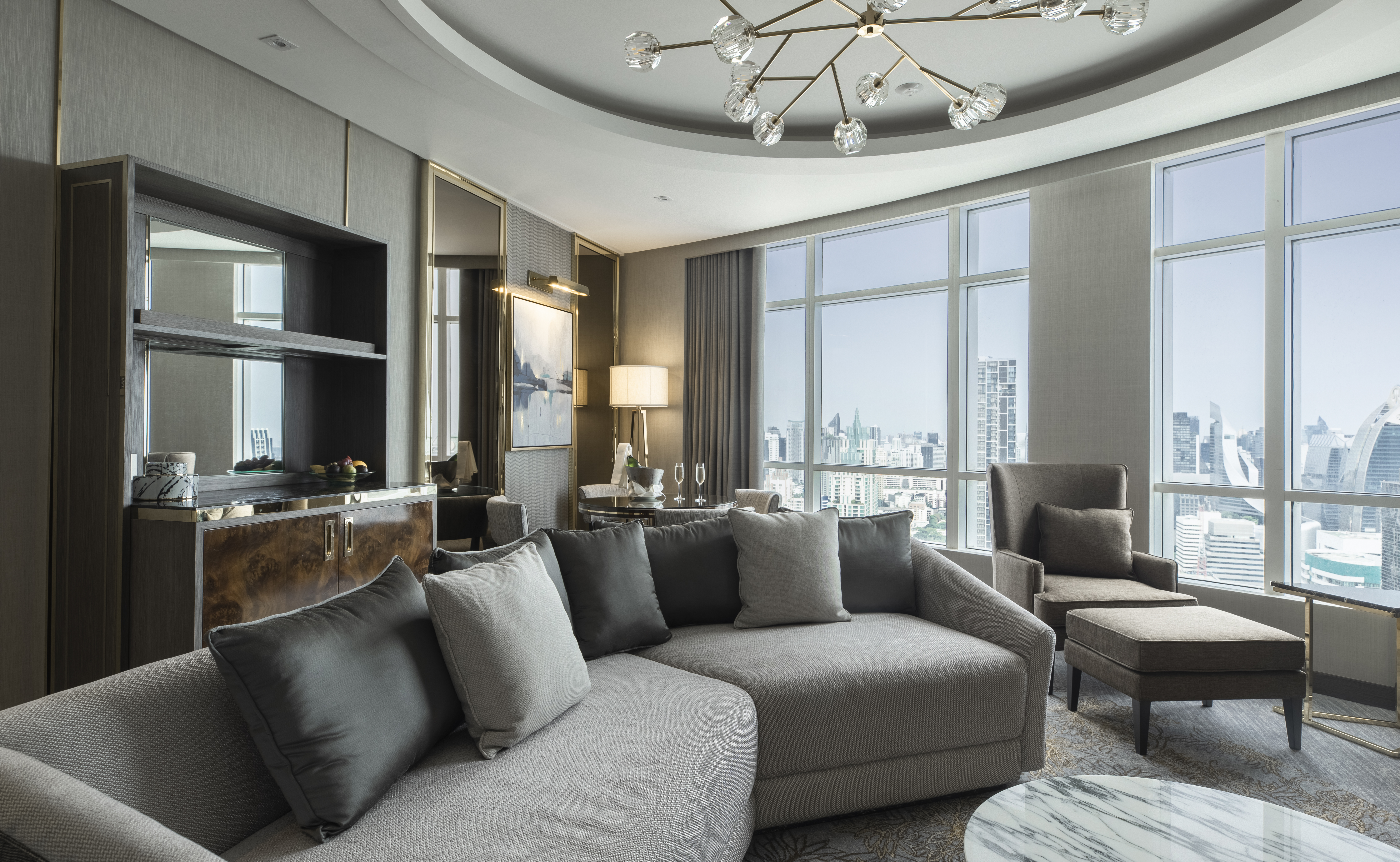 Suite Club City View