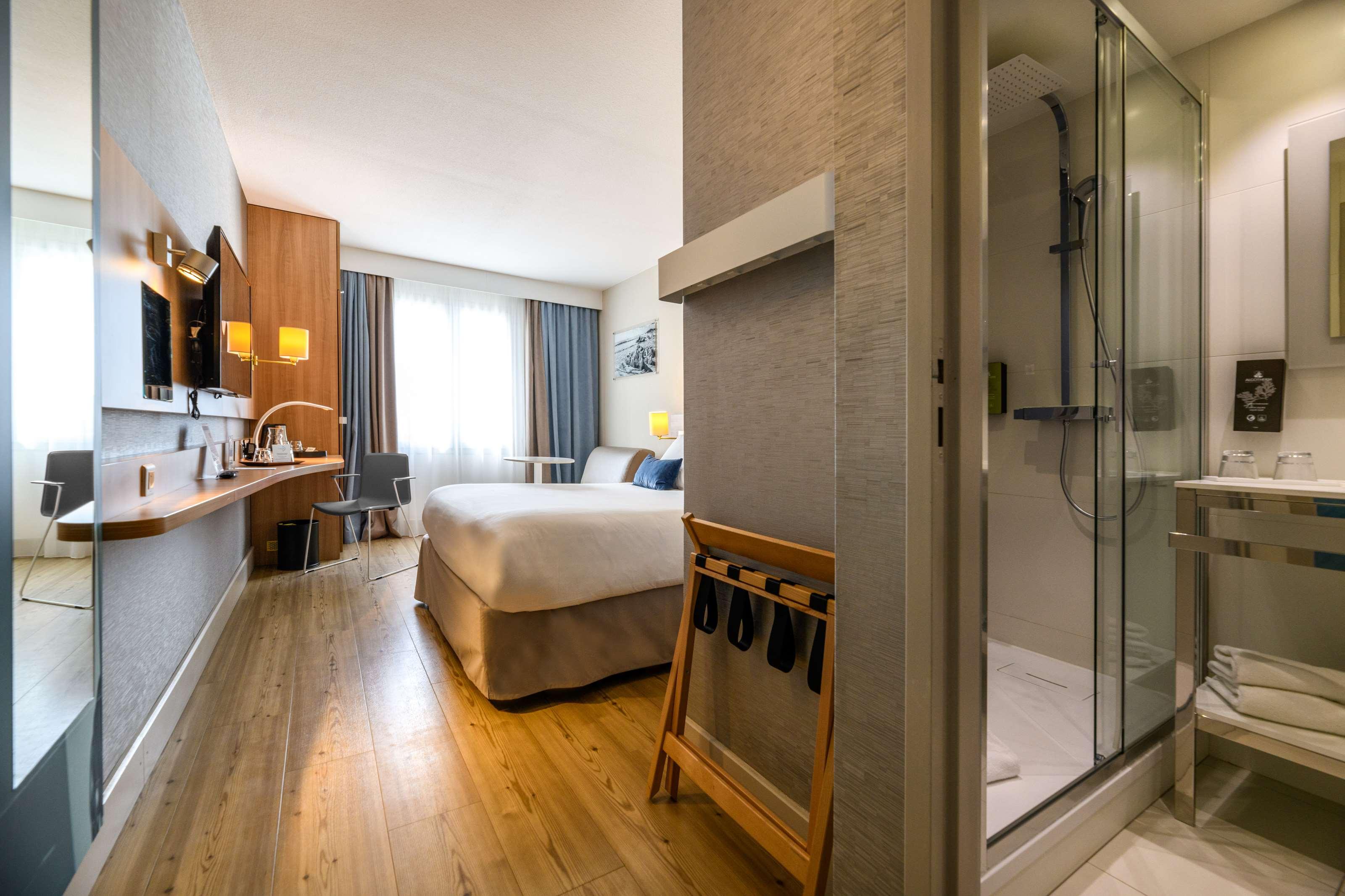 Double Queen Size Bed