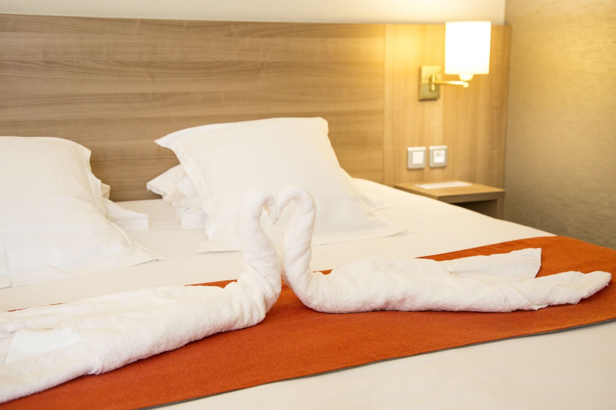 Double Queen Size Bed