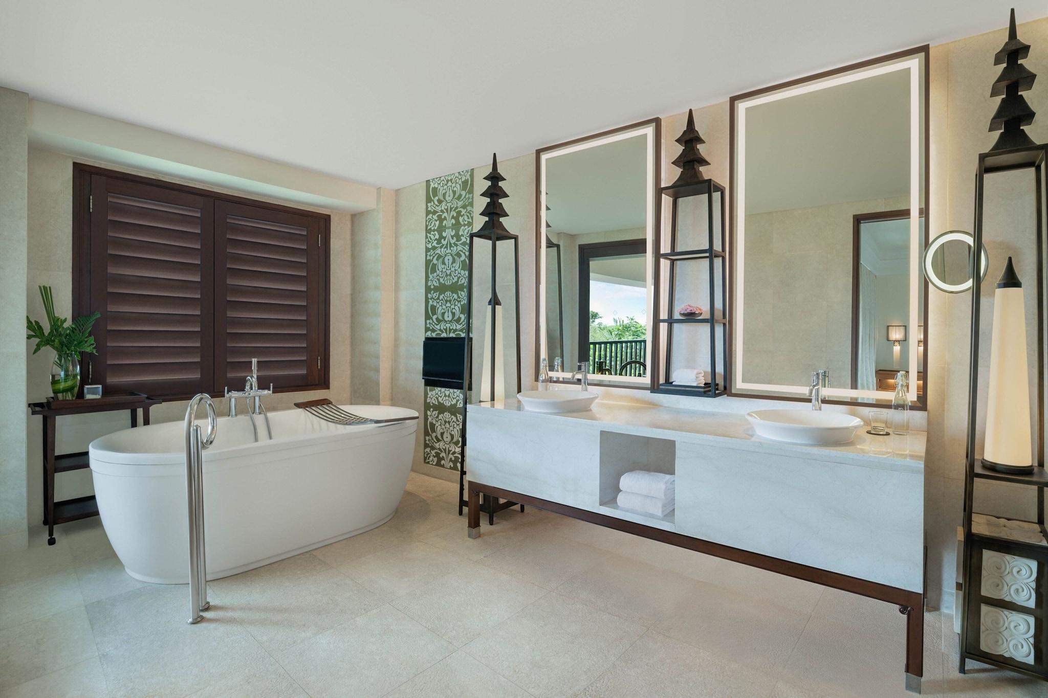 Suite Ocean View King Bed