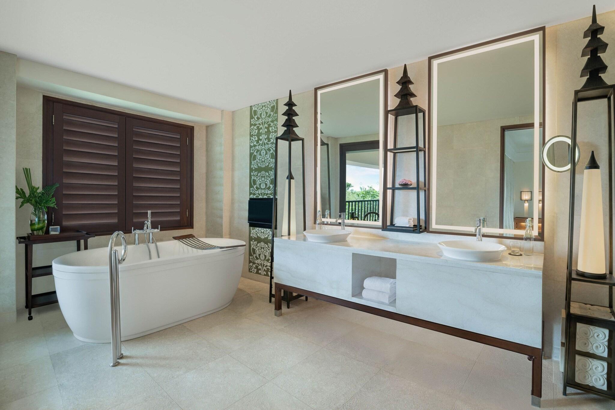 Suite Ocean View King Bed