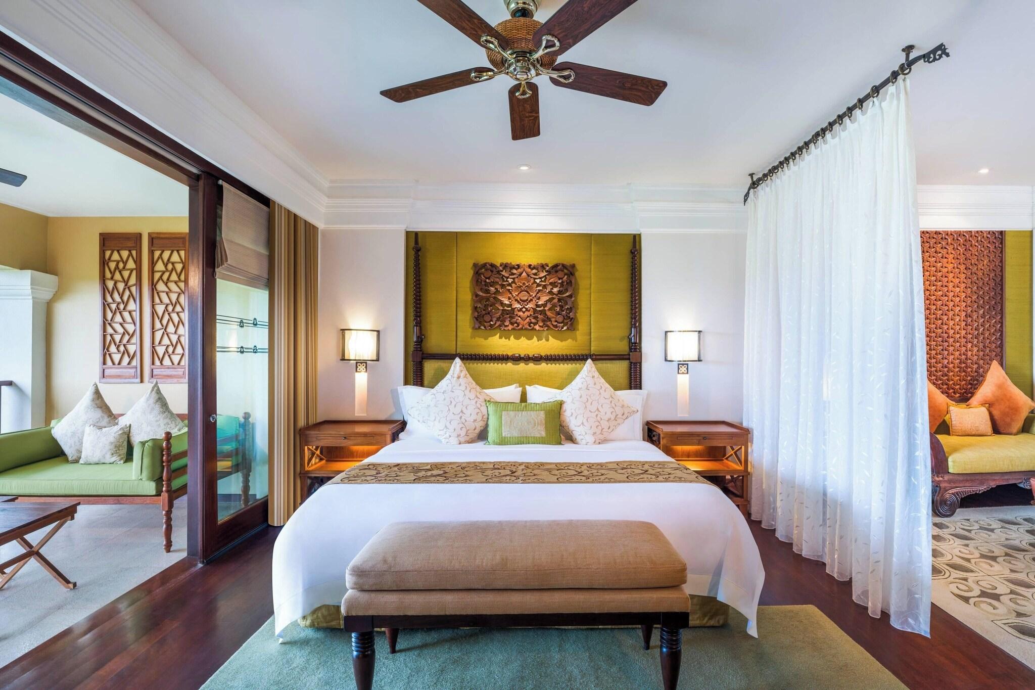 Suite Ocean View King Bed