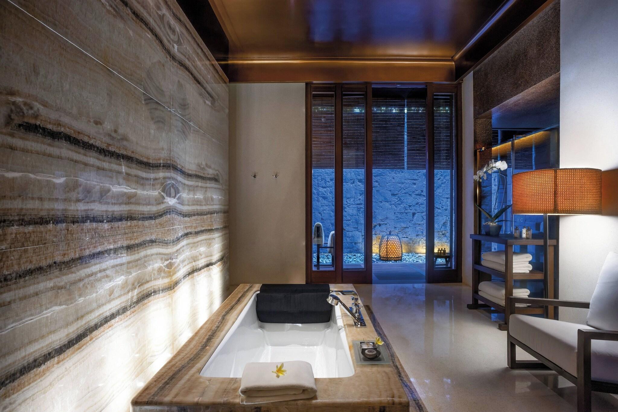 Room Five Bedrooms with Private Pool