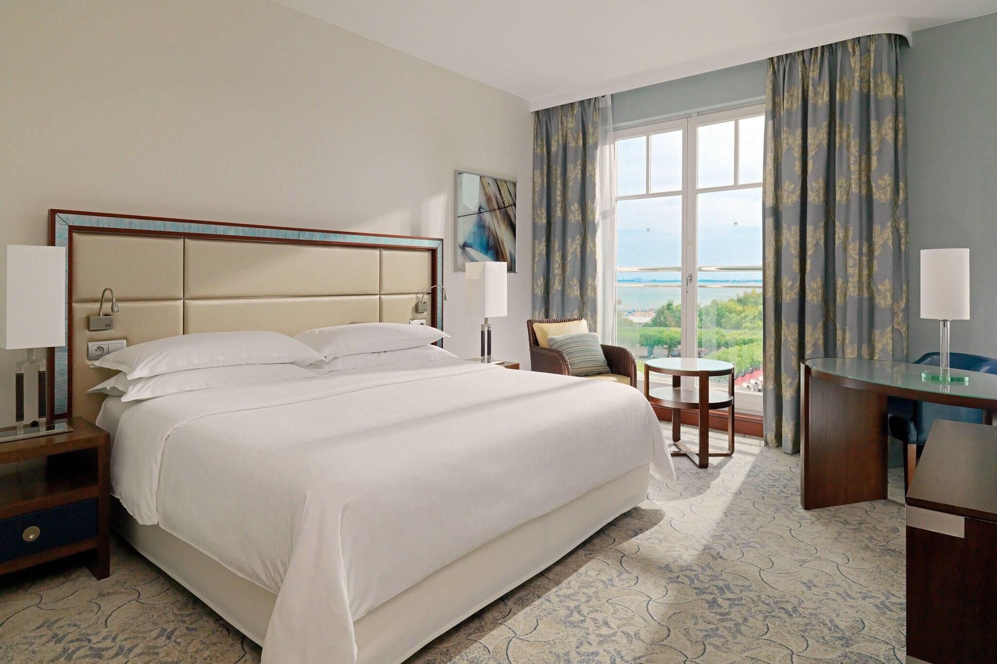 Double Deluxe King Bed