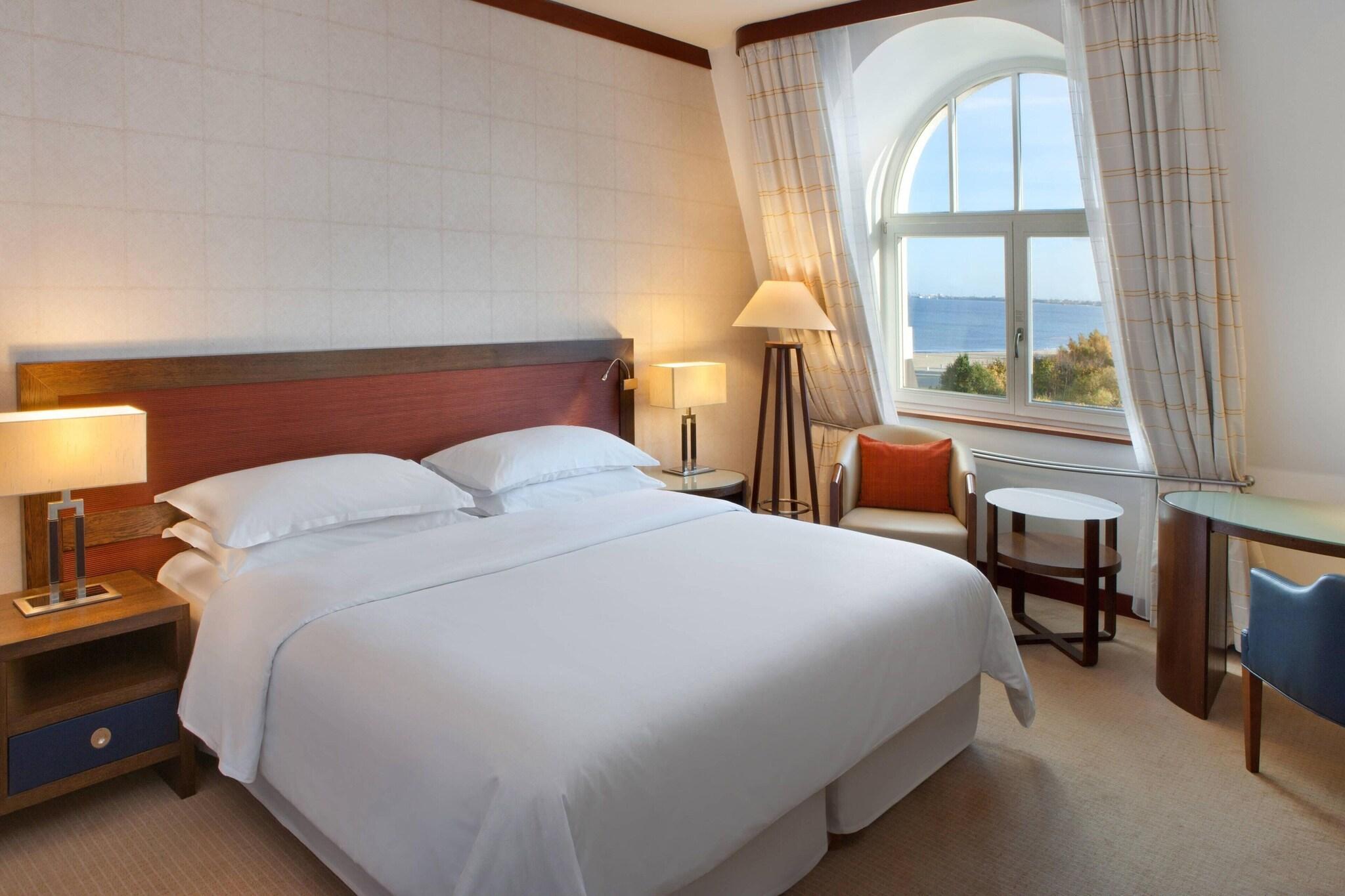 Double Deluxe King Bed