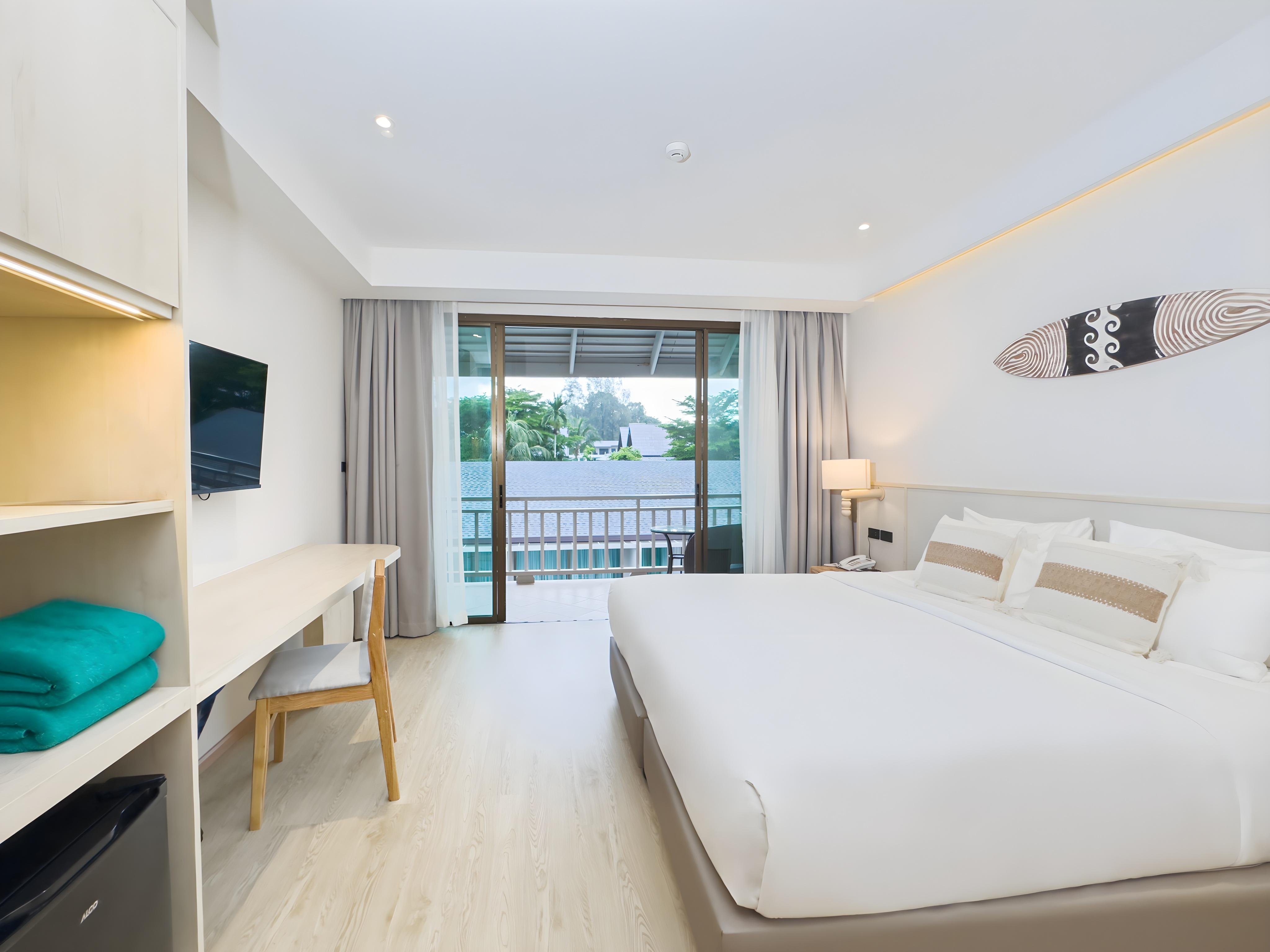 Double Deluxe Pool View