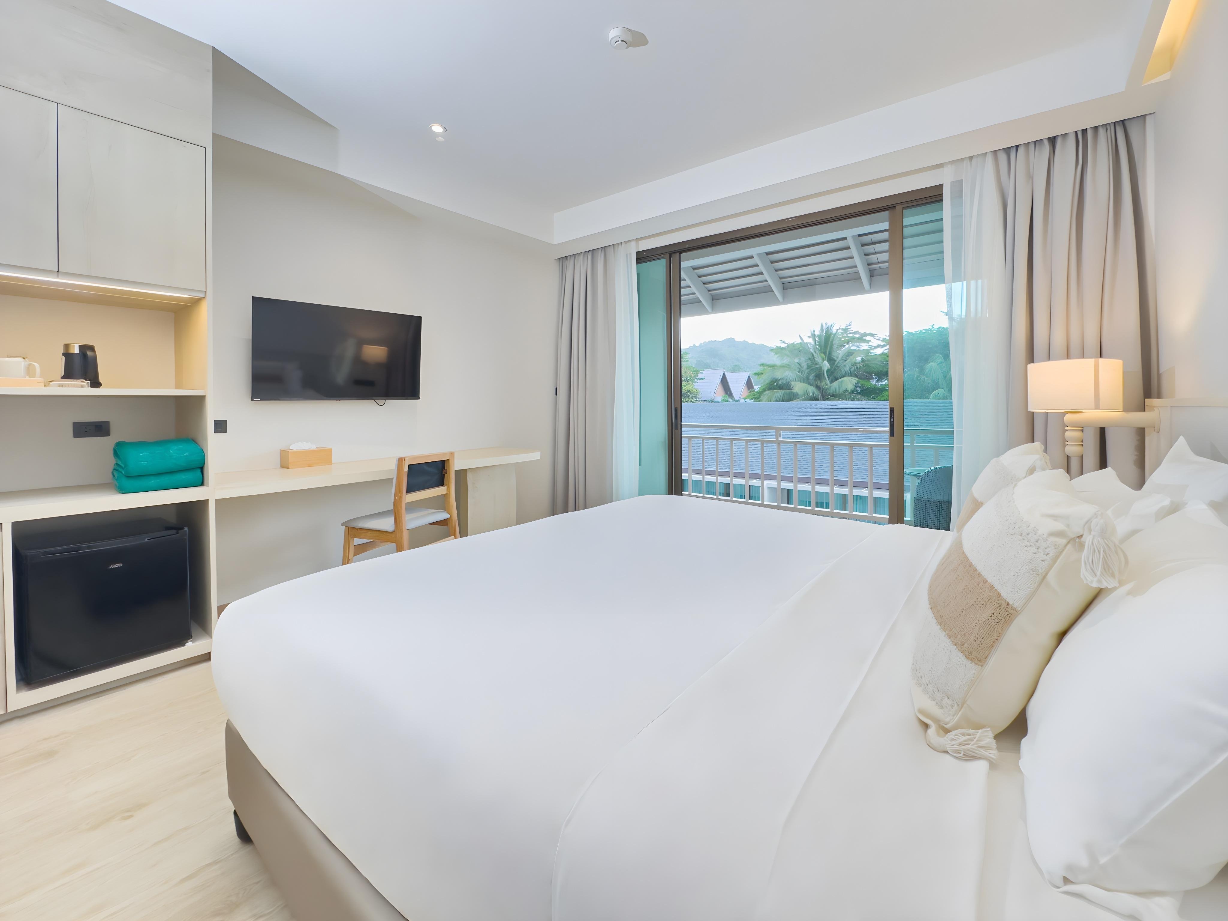 Double Deluxe Pool View