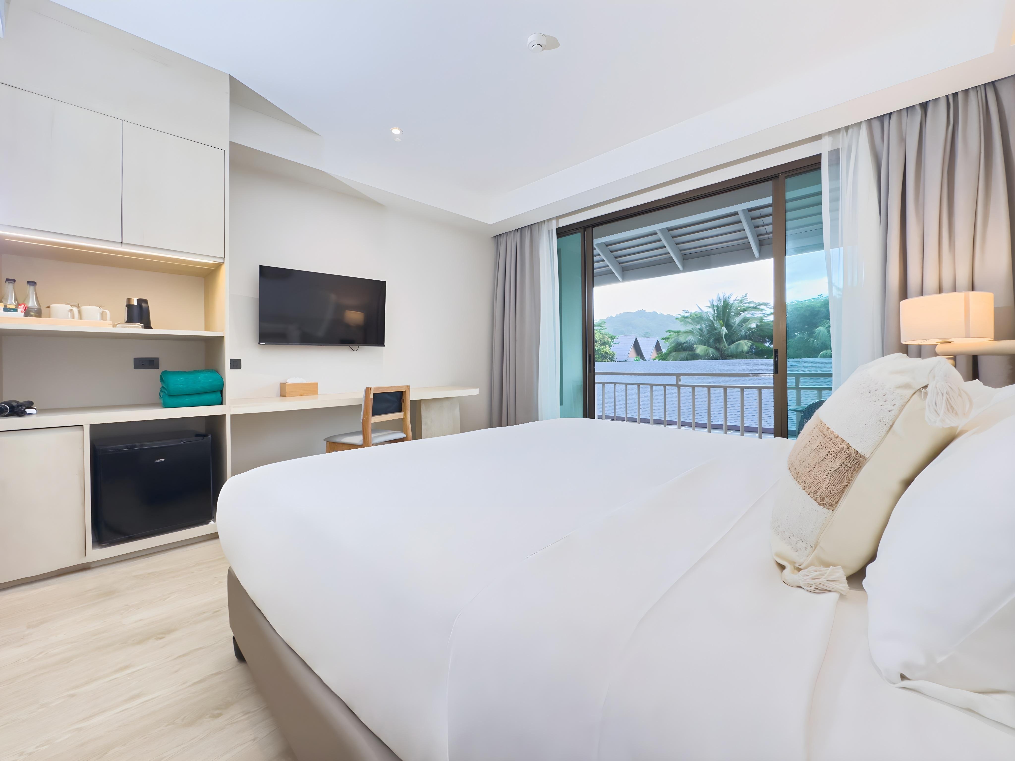 Double Deluxe Pool View