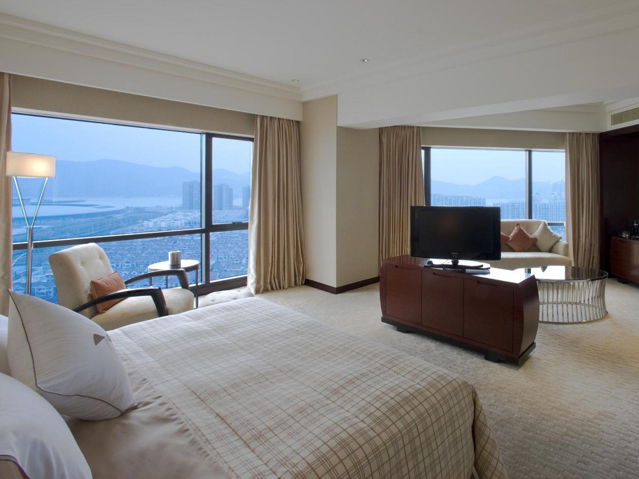 Double City View King Bed