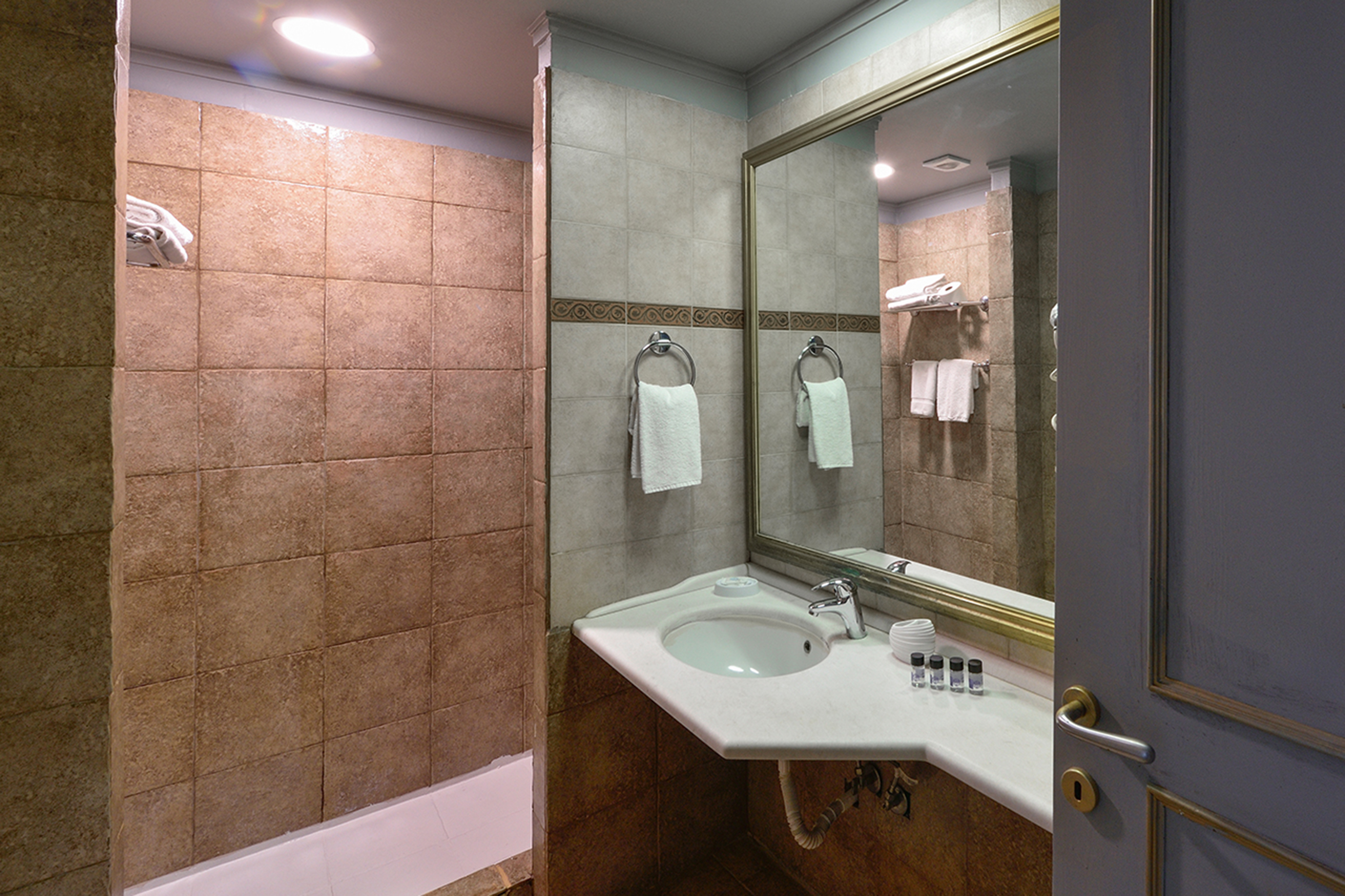 Double or Twin Standard