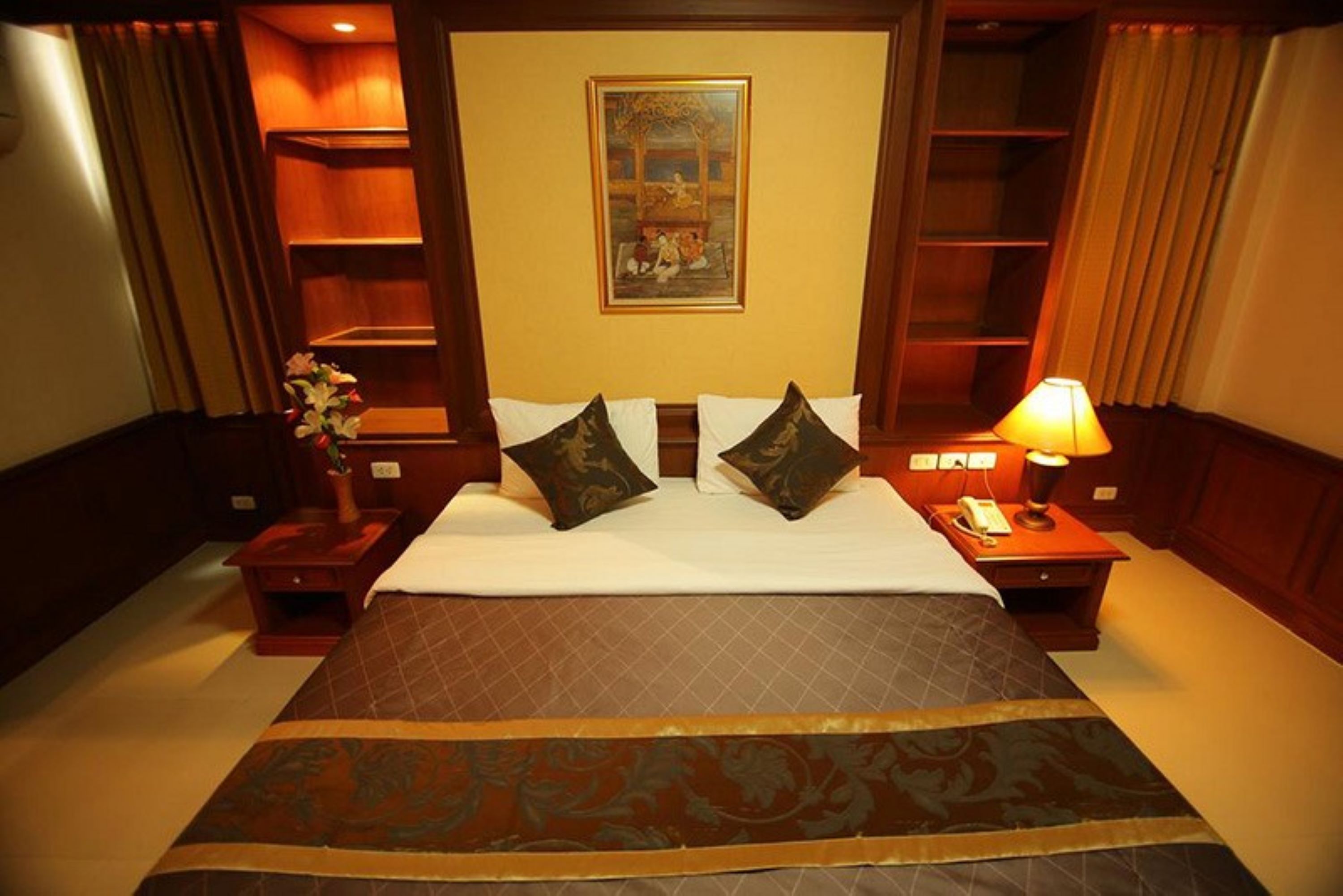 Suite King Size Bed