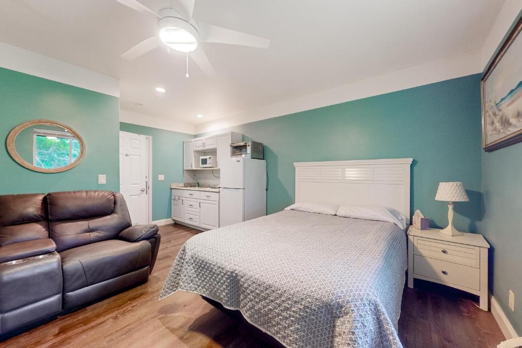 Studio Queen Size Bed